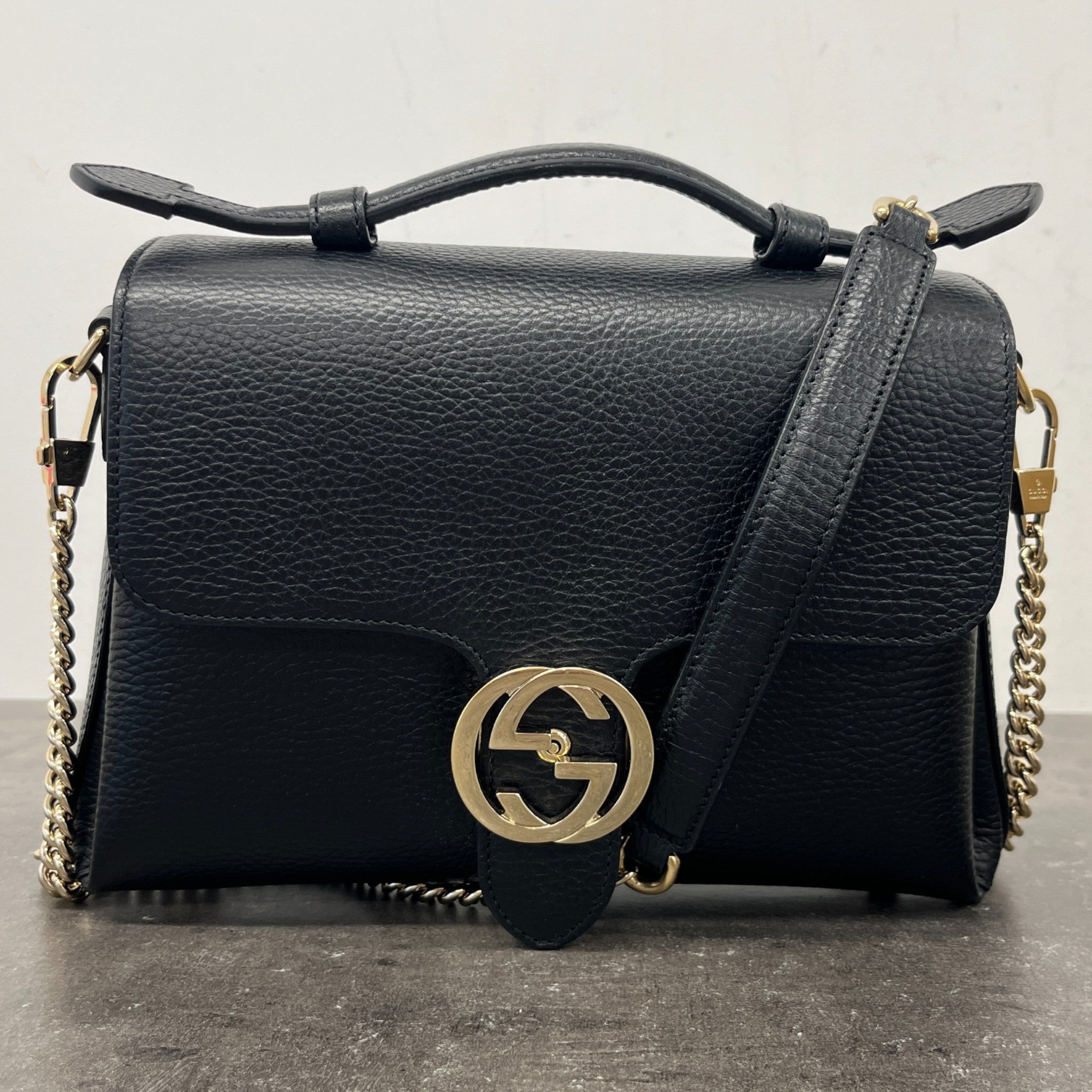 Women's Interlocking G Shoulder Bag Black