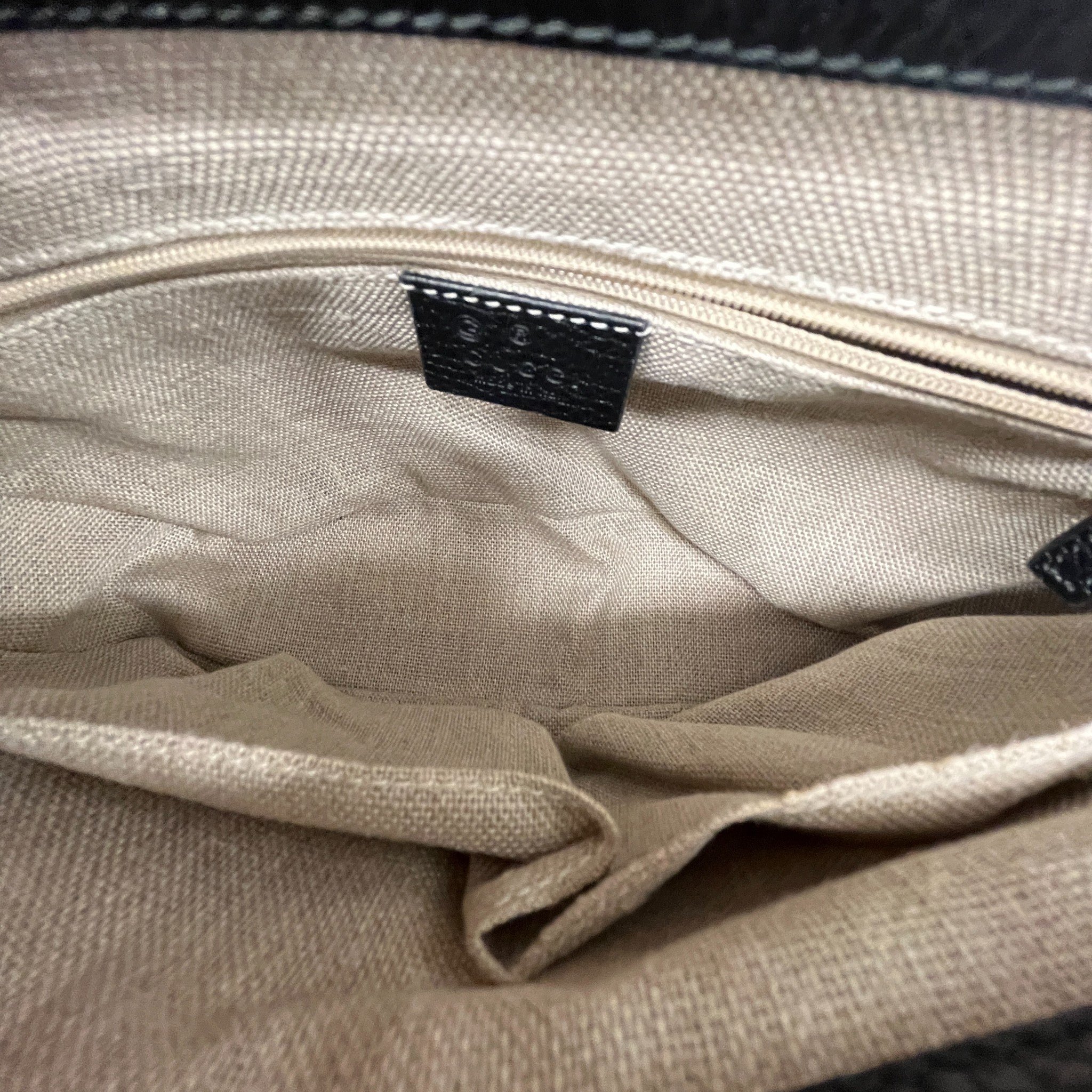 Women's Interlocking G Shoulder Bag Black