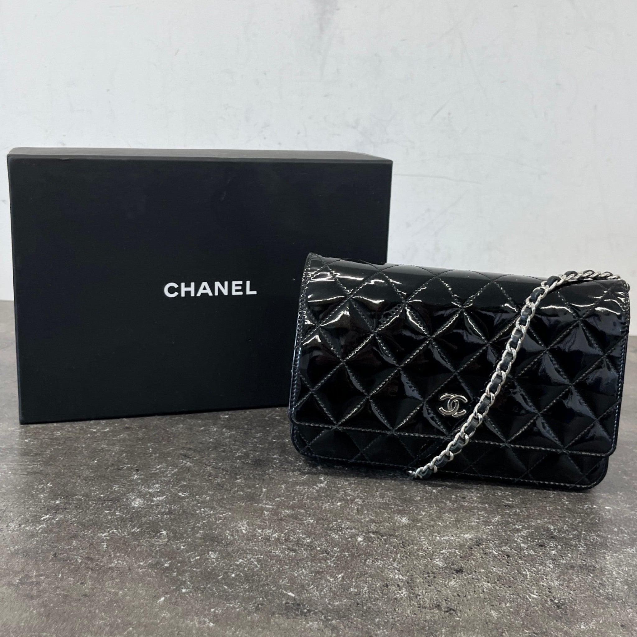 Women's Patent Wallet On Chain Woc Bag Black