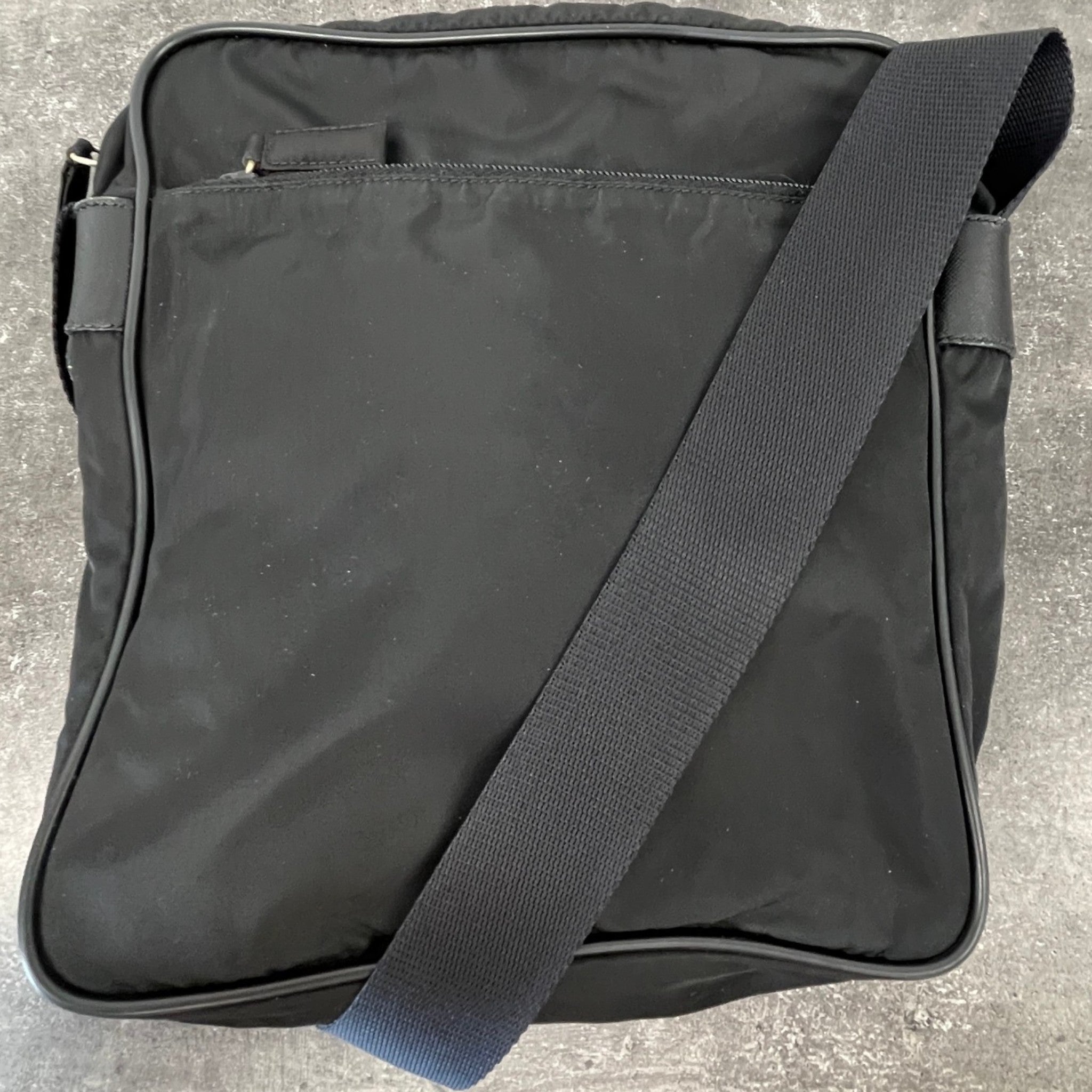 Men's Re-Nylon Plaque Logo Messenger Bag Black