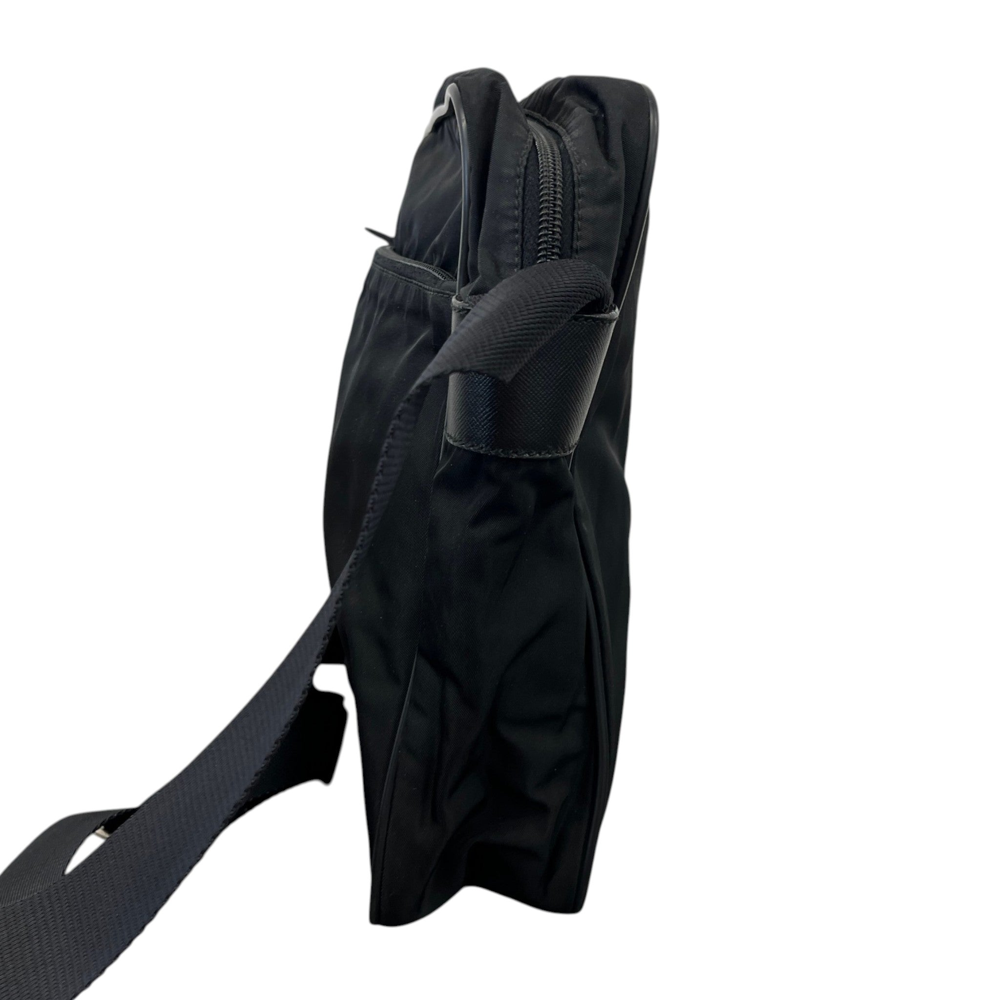 Men's Re-Nylon Plaque Logo Messenger Bag Black