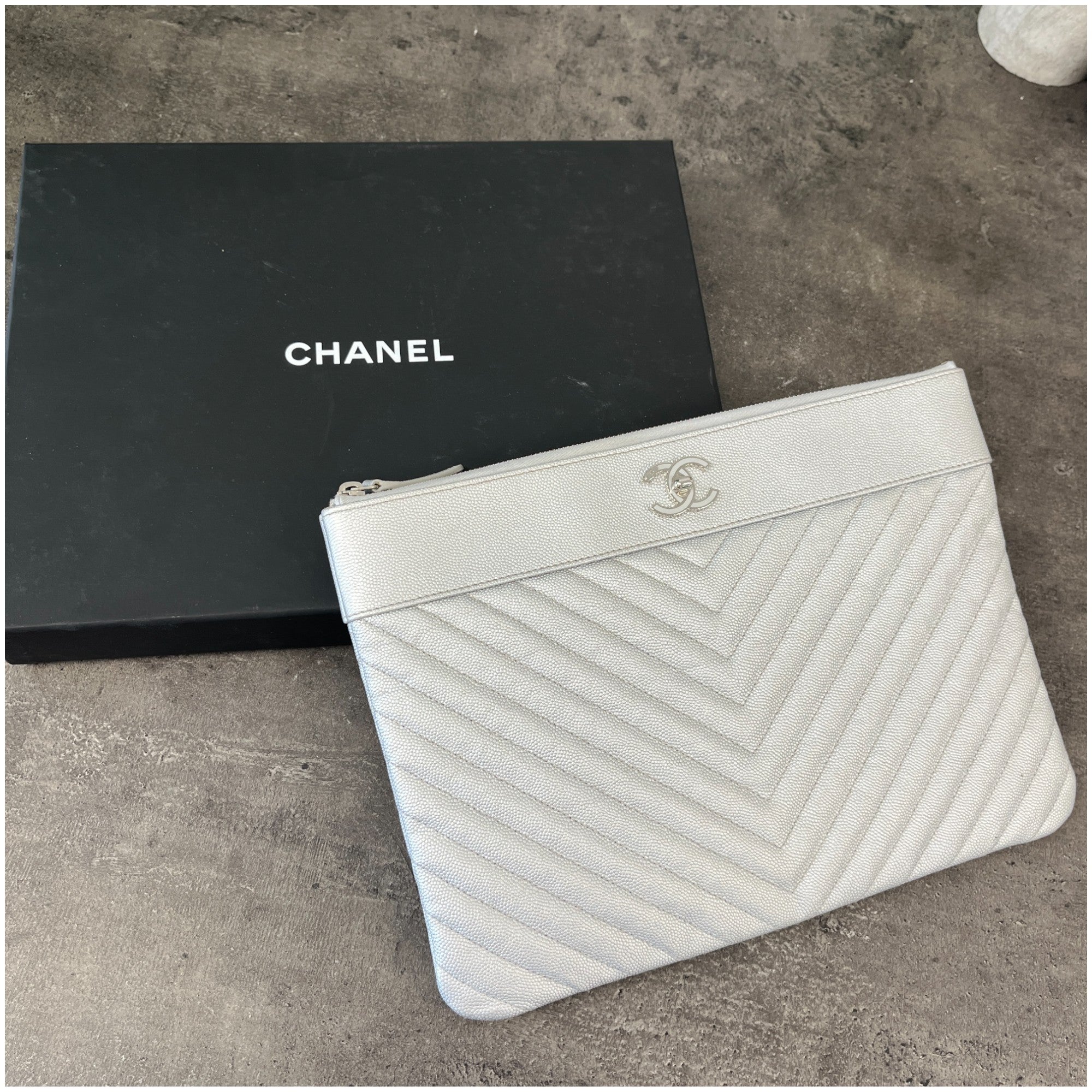 Women's Cc Quilted Caviar Pouch Silver