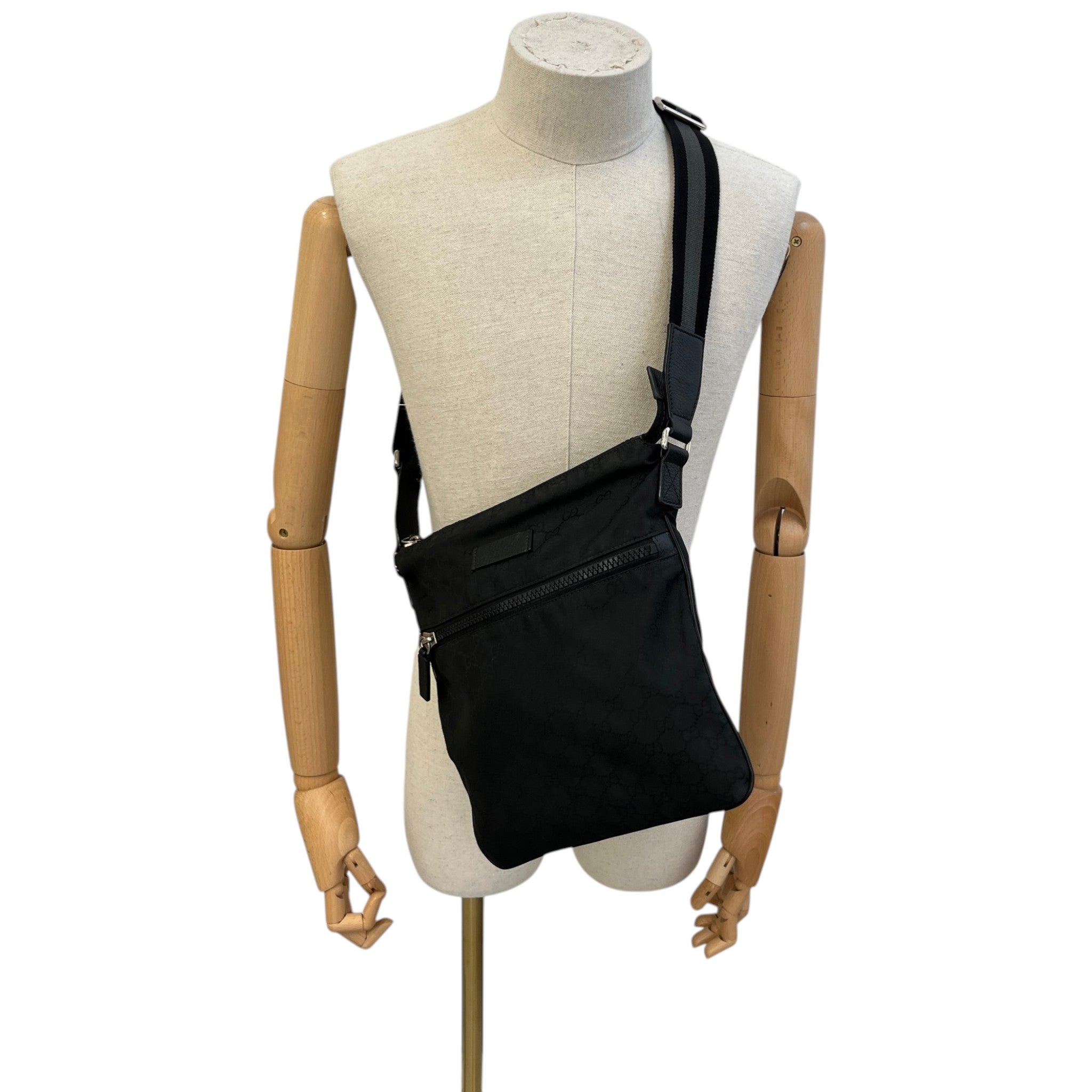 Men's Gg Supreme Messenger Bag Black