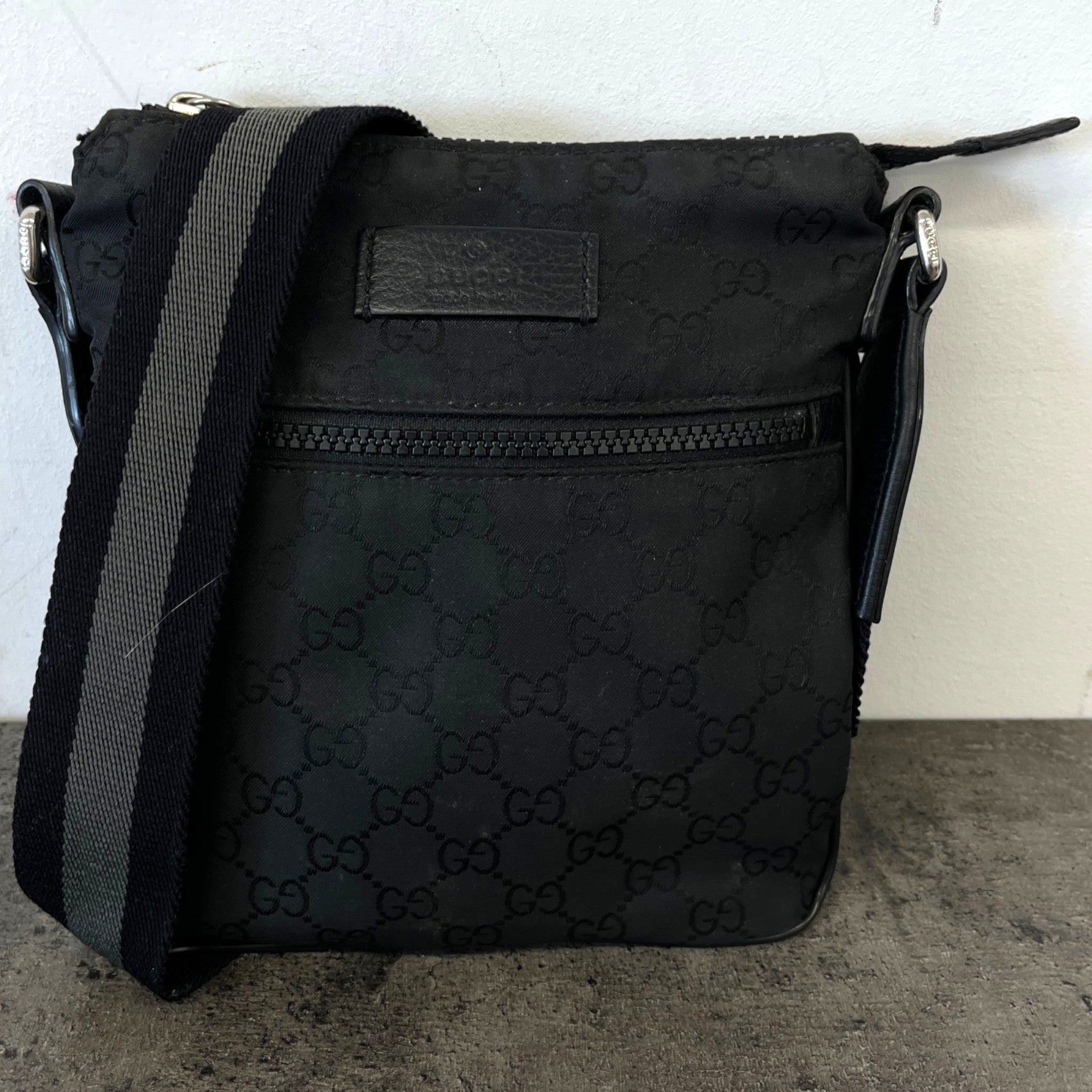 Men's Gg Supreme Messenger Bag Black