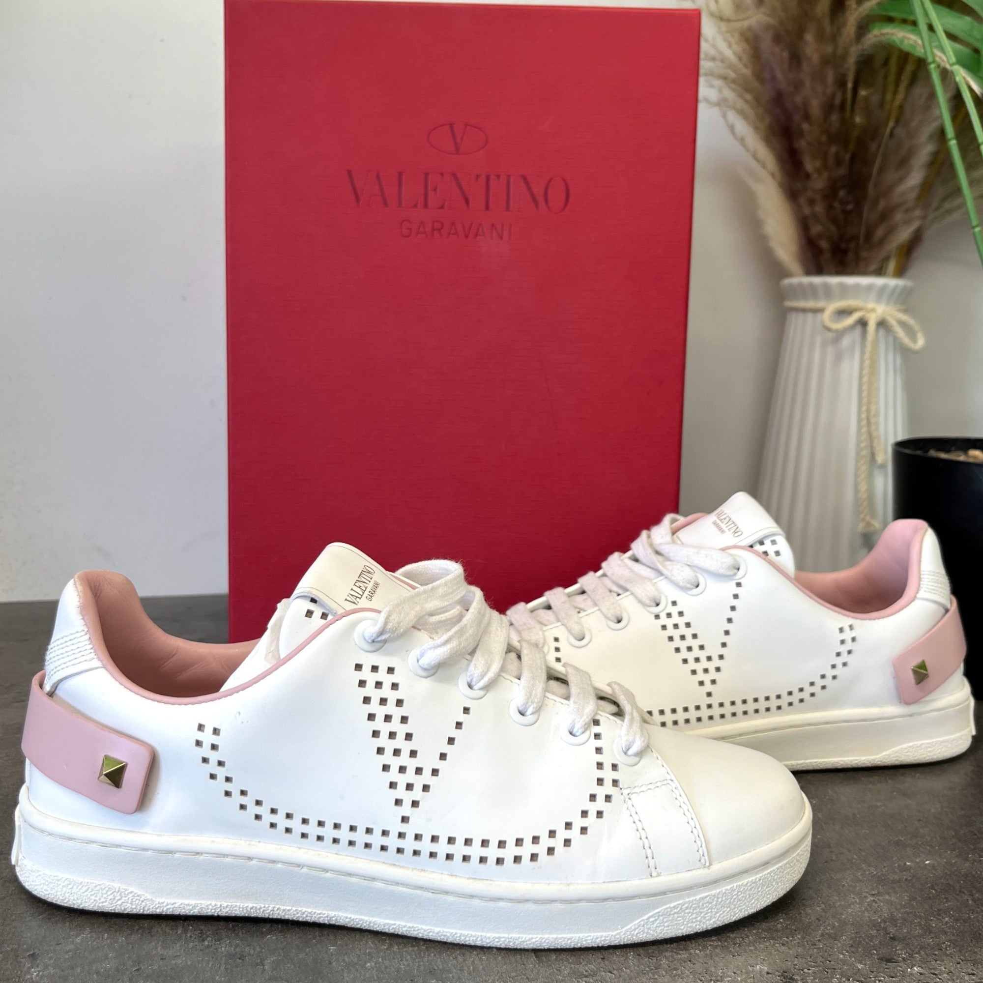 Women's Backer Perforated Low Trainers White Size EU 35.5 / UK 2.5