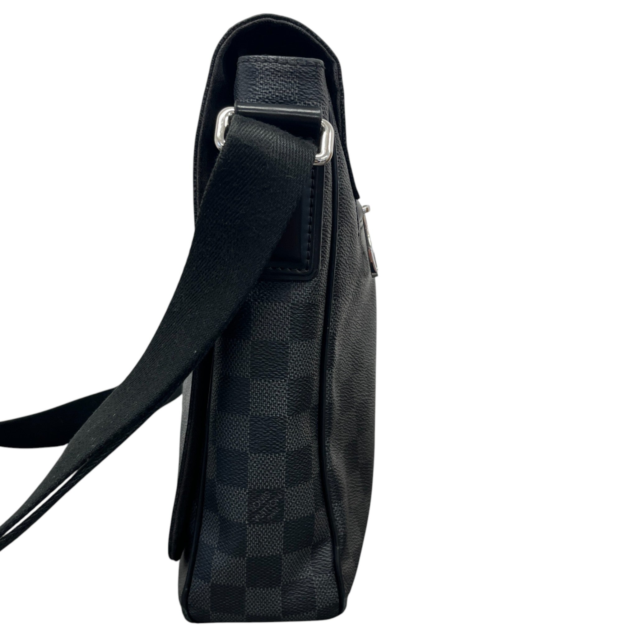 Men's Damier Graphite District Mm Messenger Bag Black