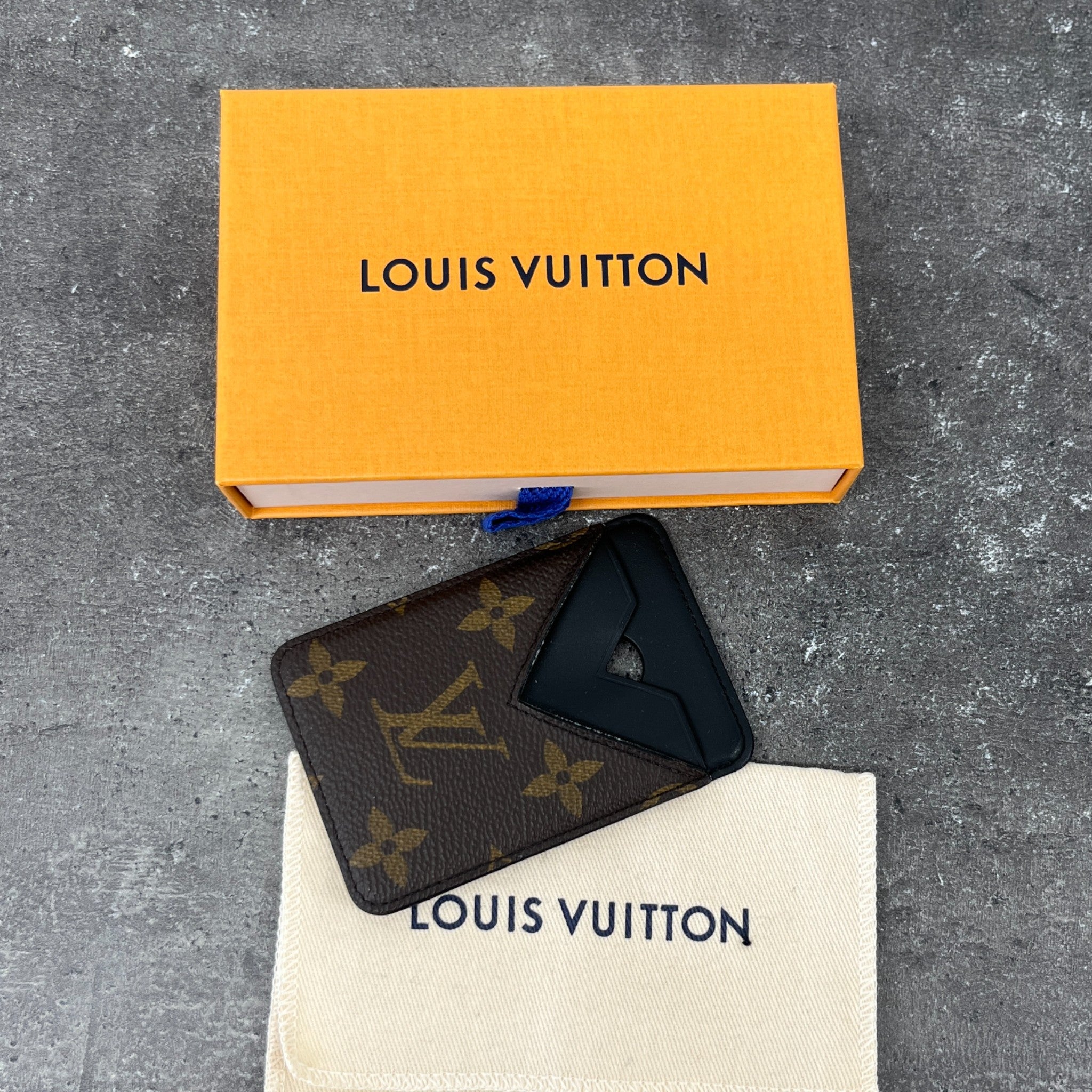 Monogram Porte-Cartes Magnet Card Holder Brown