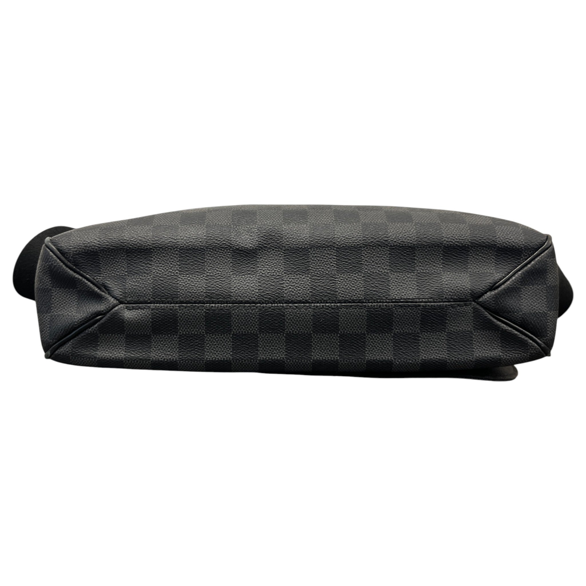 Men's Damier Graphite District Mm Messenger Bag Black