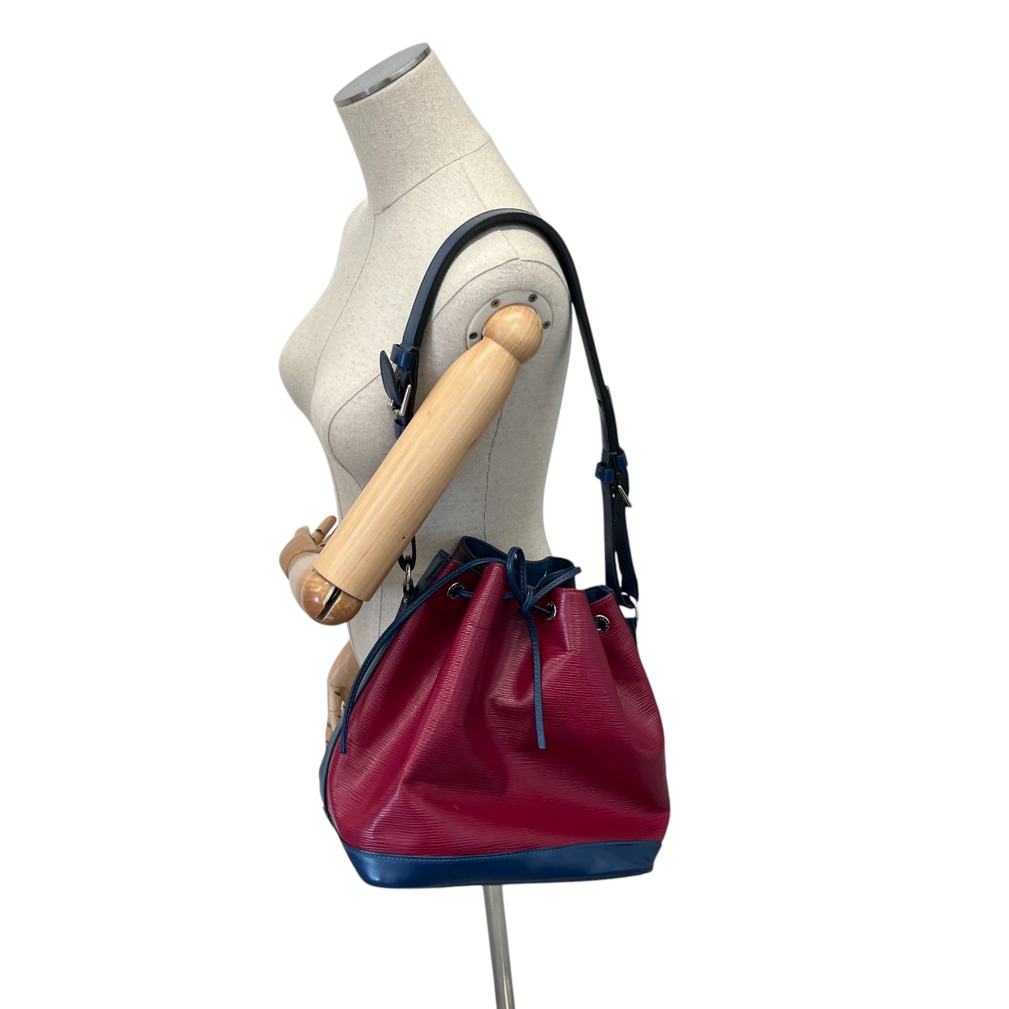 Women's Epi Leather Noé Mm Bag Burgundy