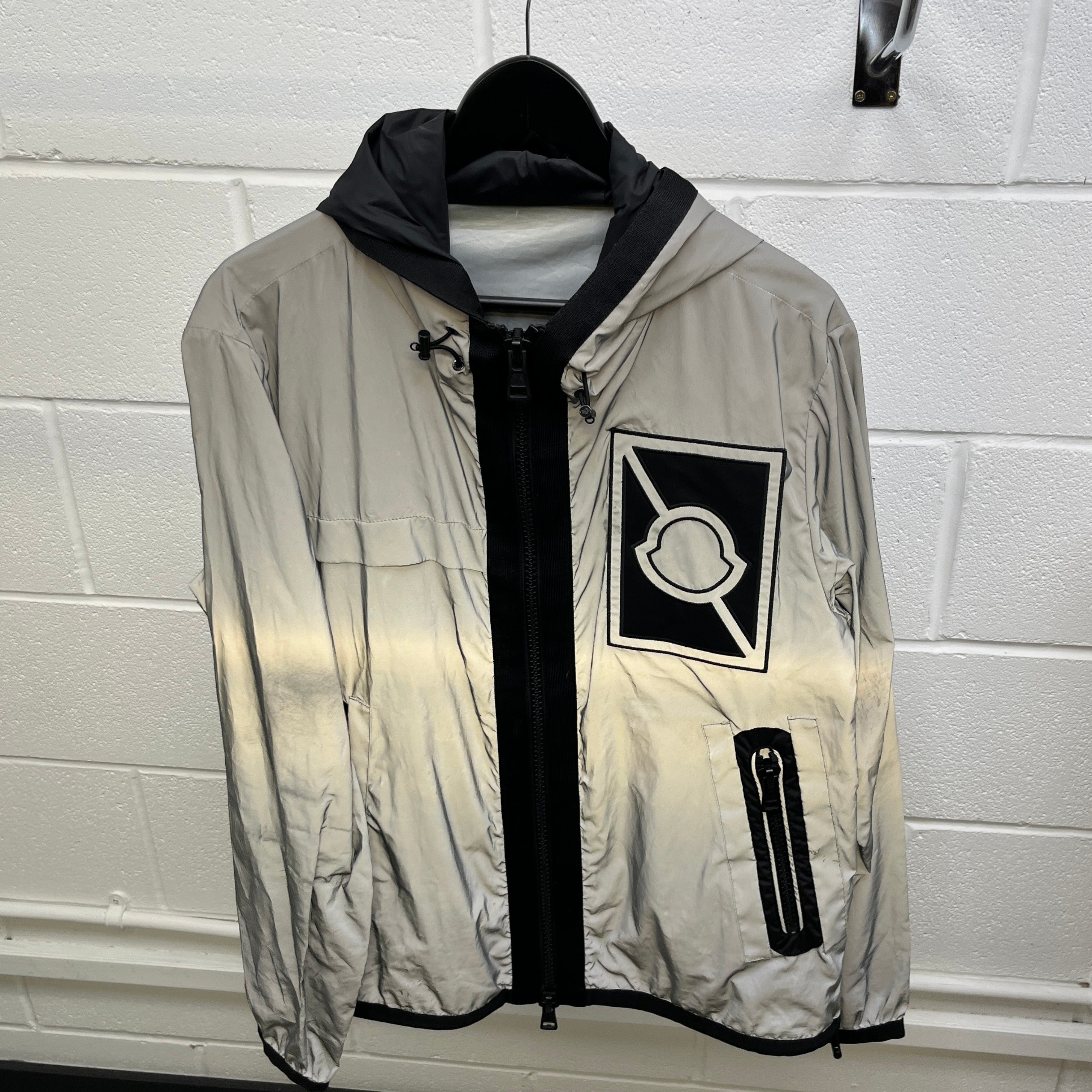 Men's Gauss Windbreaker Silver Size 4 / XL
