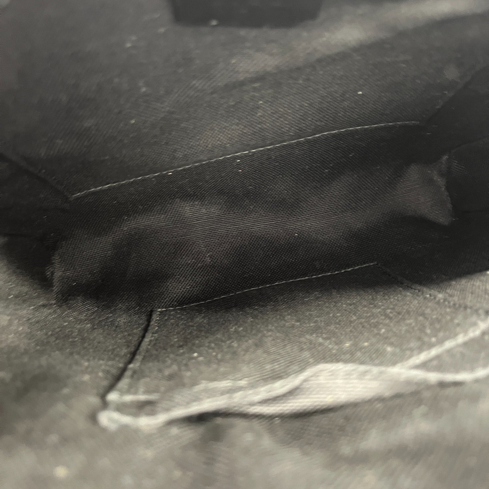 Men's Gg Supreme Messenger Bag Black