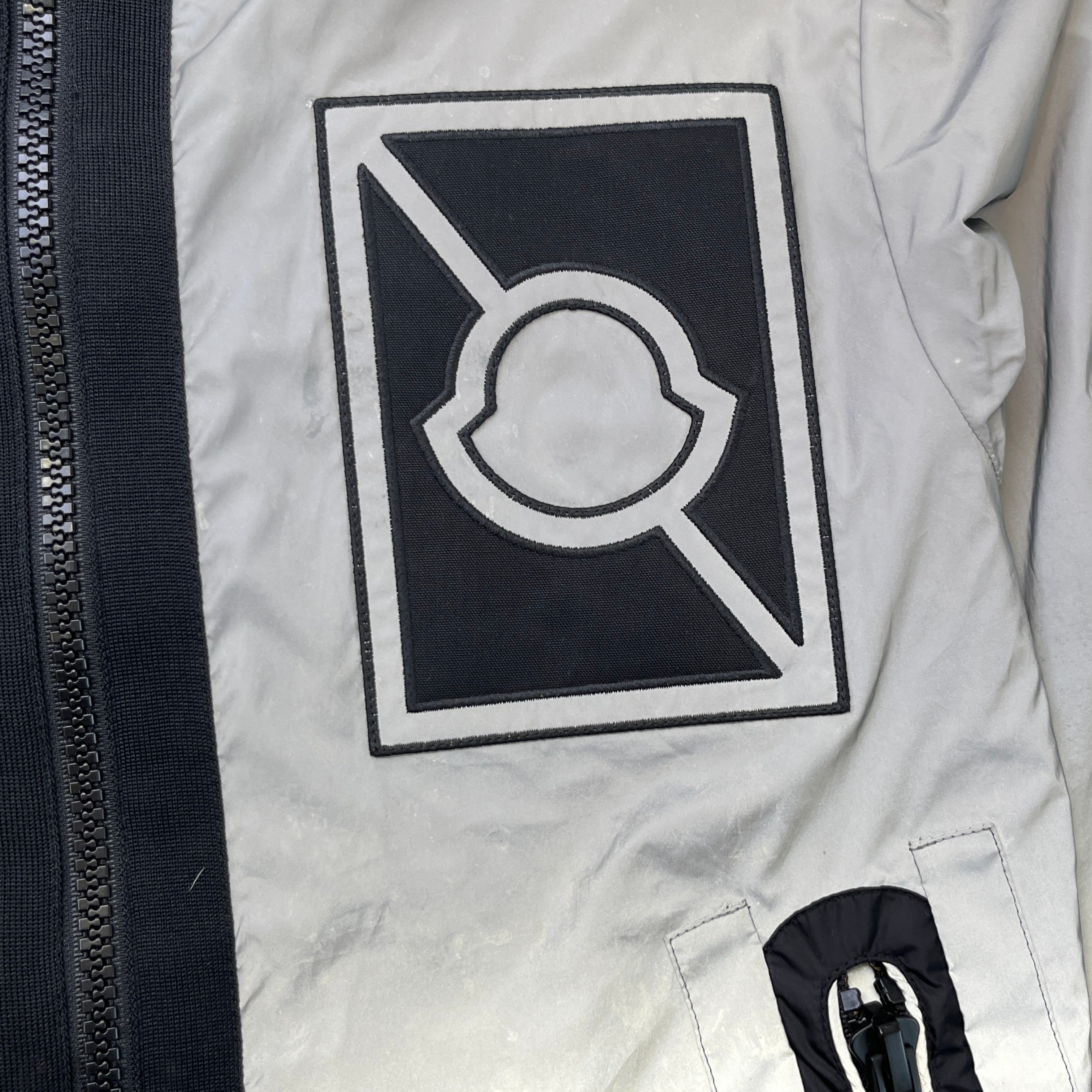 Men's Gauss Windbreaker Silver Size 4 / XL