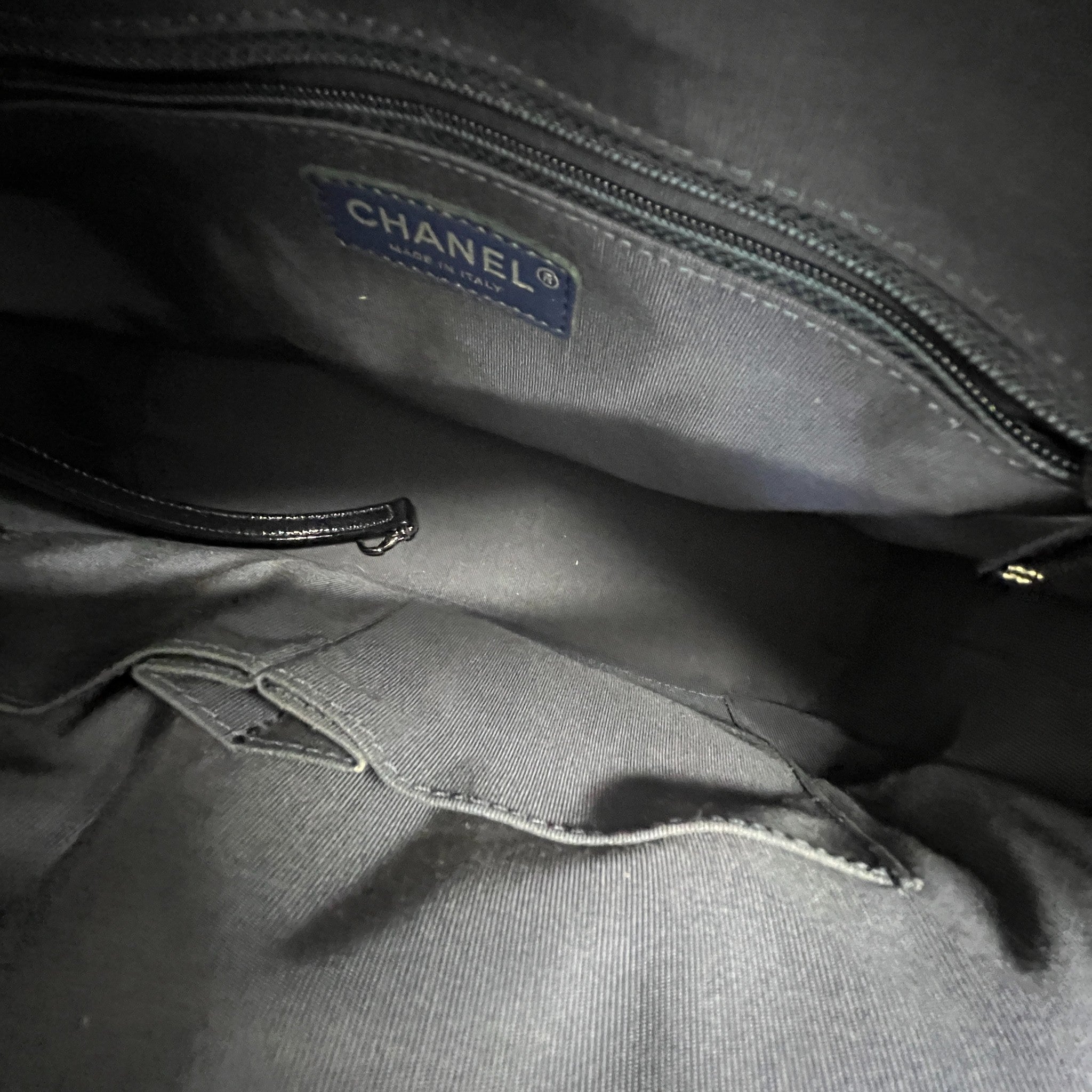 Women's Medium Plastic Chevron Gabrielle Tweed Hobo Bag Black