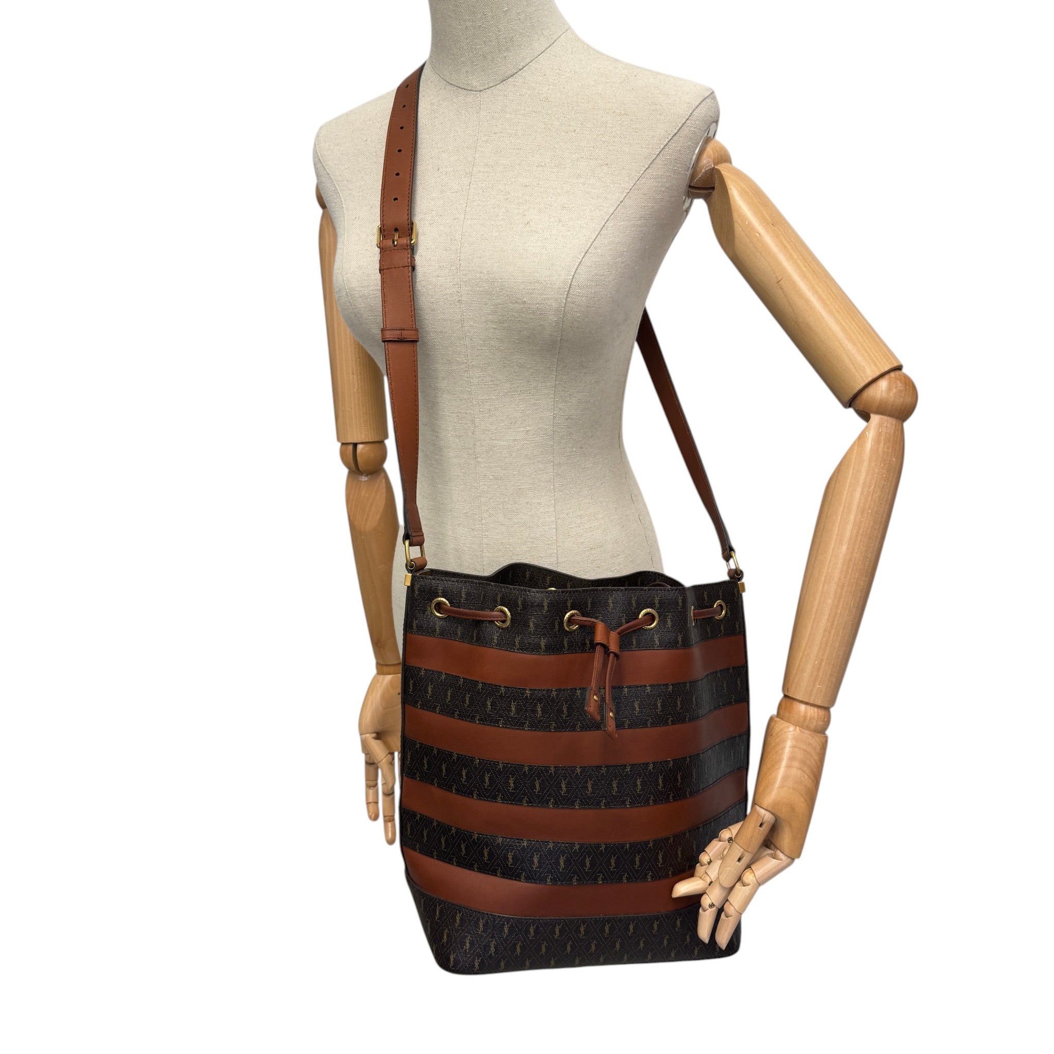 Women's Le Monogramme Bucket Bag Brown