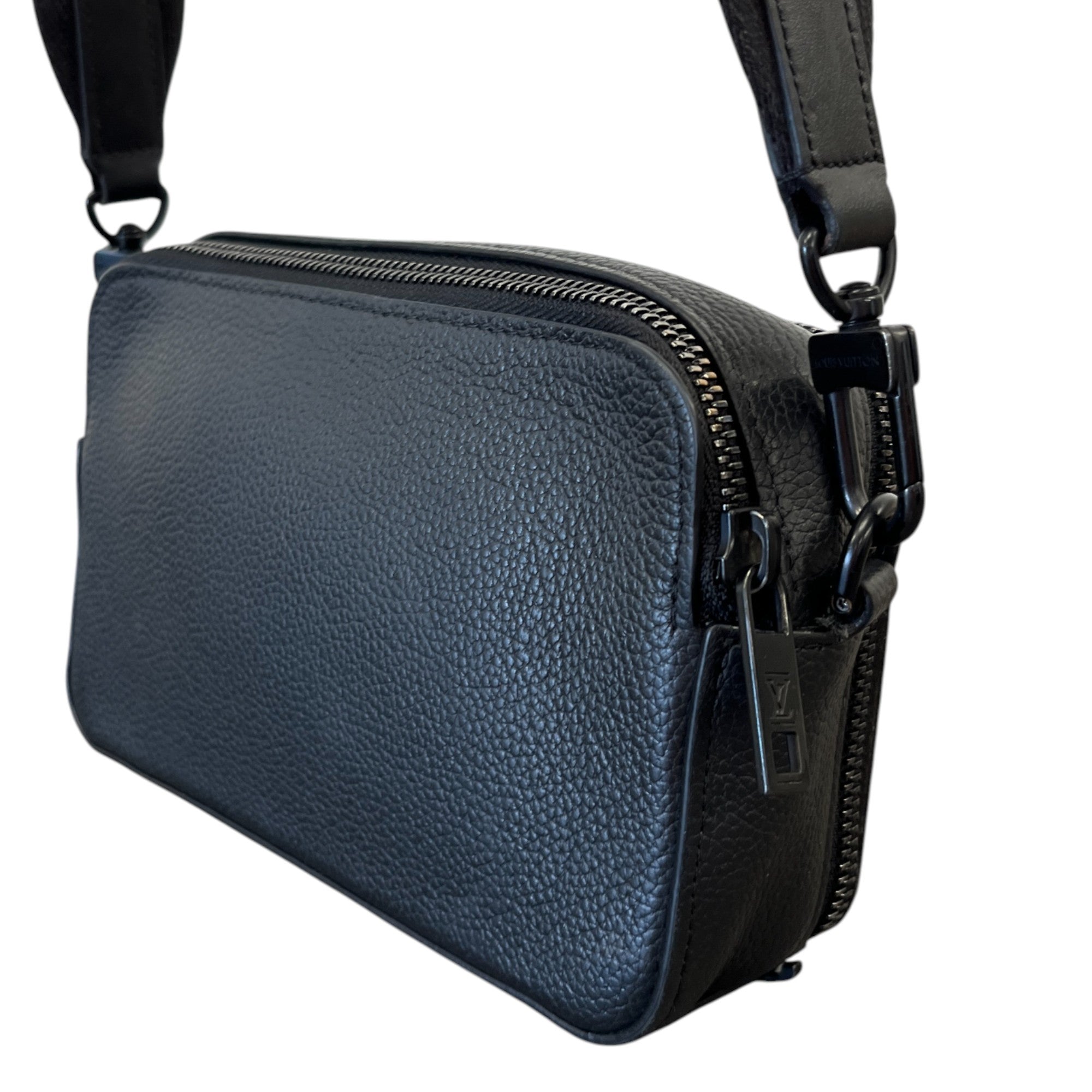 Men's Alpha Wearable Wallet Bag Black