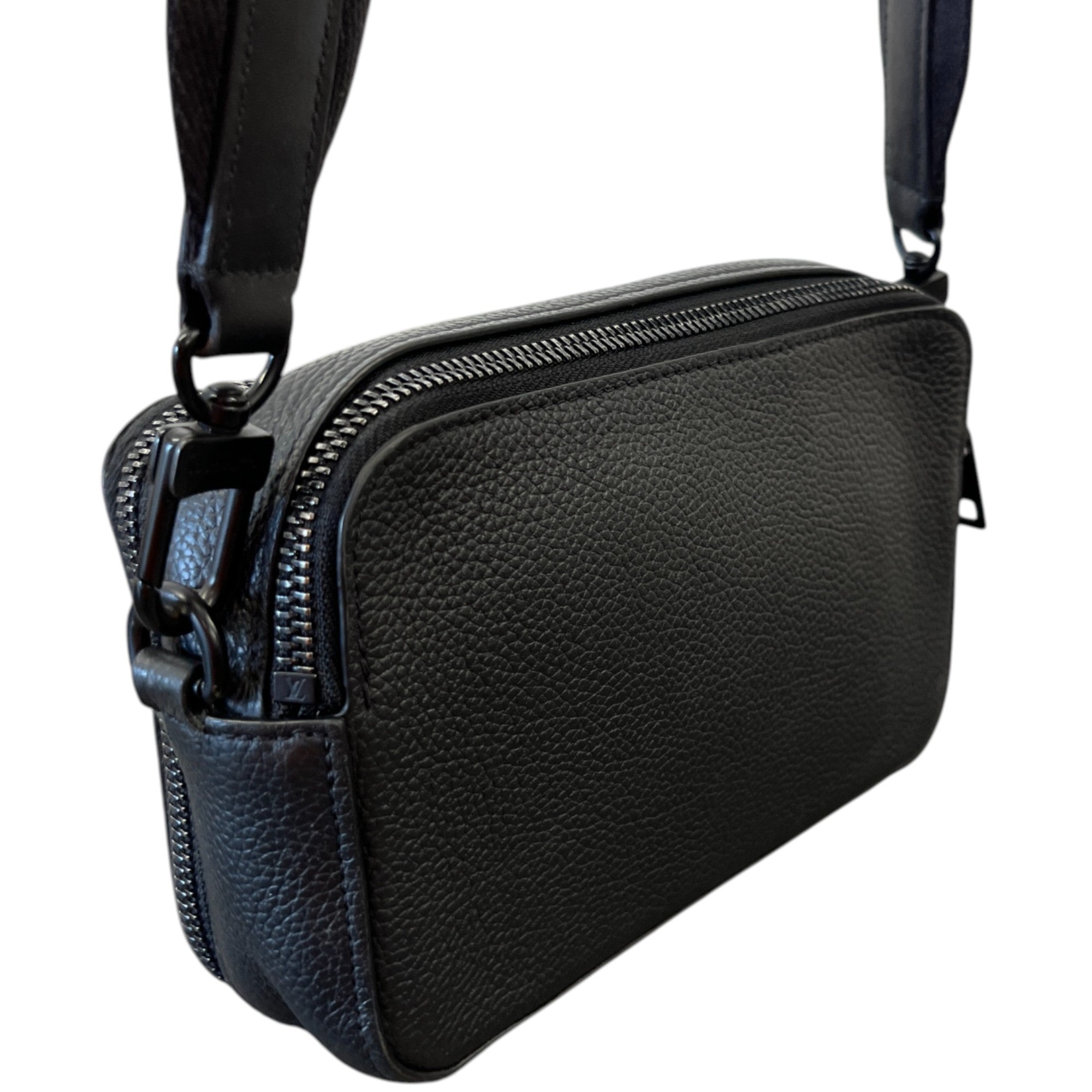 Men's Alpha Wearable Wallet Bag Black