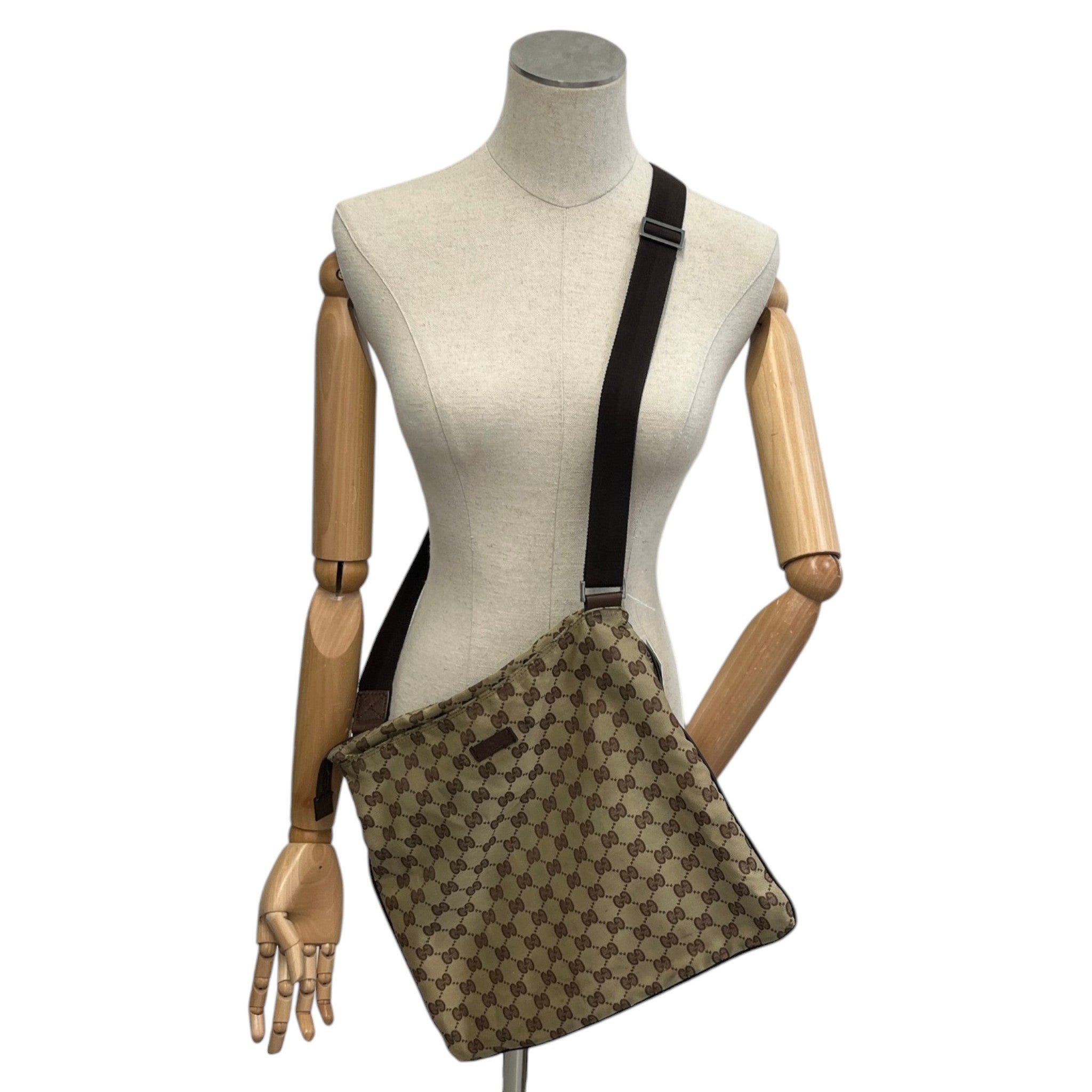 Women's Gg Supreme Messenger Bag Beige
