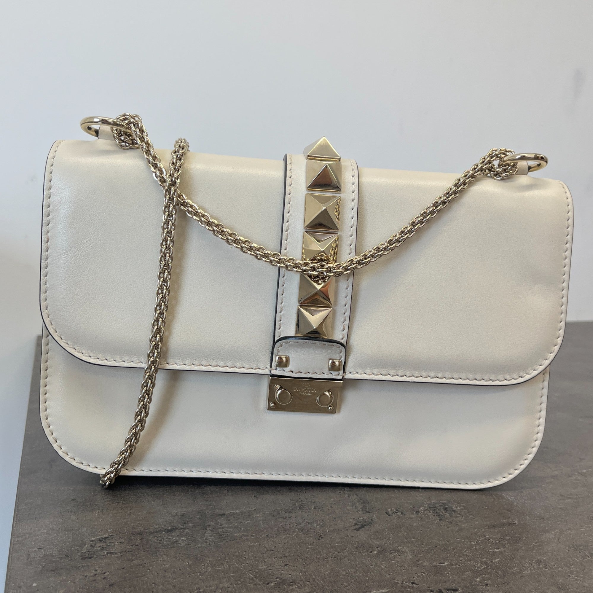 Women's Rockstud Flap Chain Bag Cream