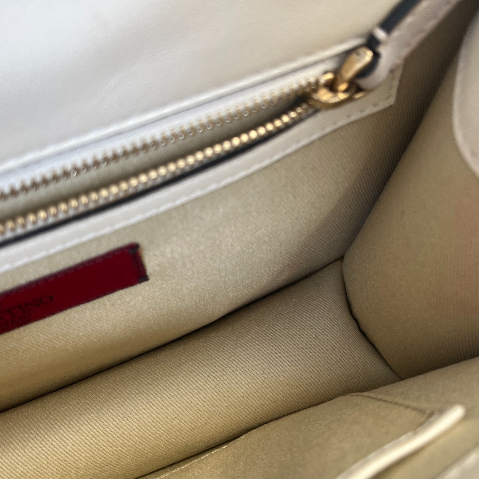 Women's Rockstud Flap Chain Bag Cream