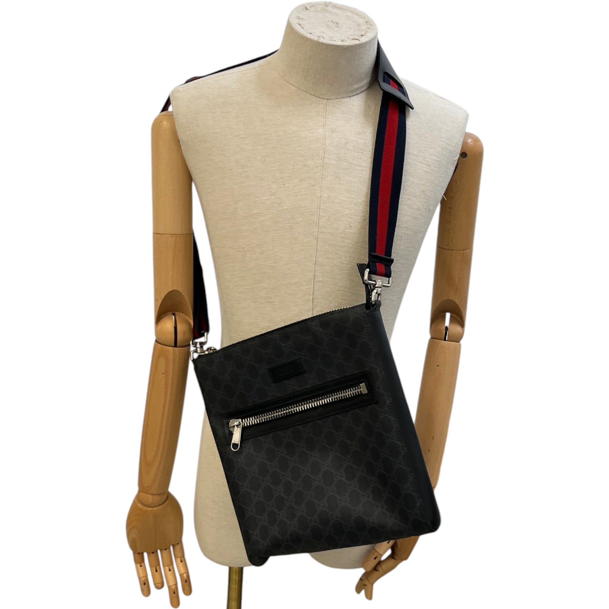 Men's Gg Supreme Messenger Bag Black