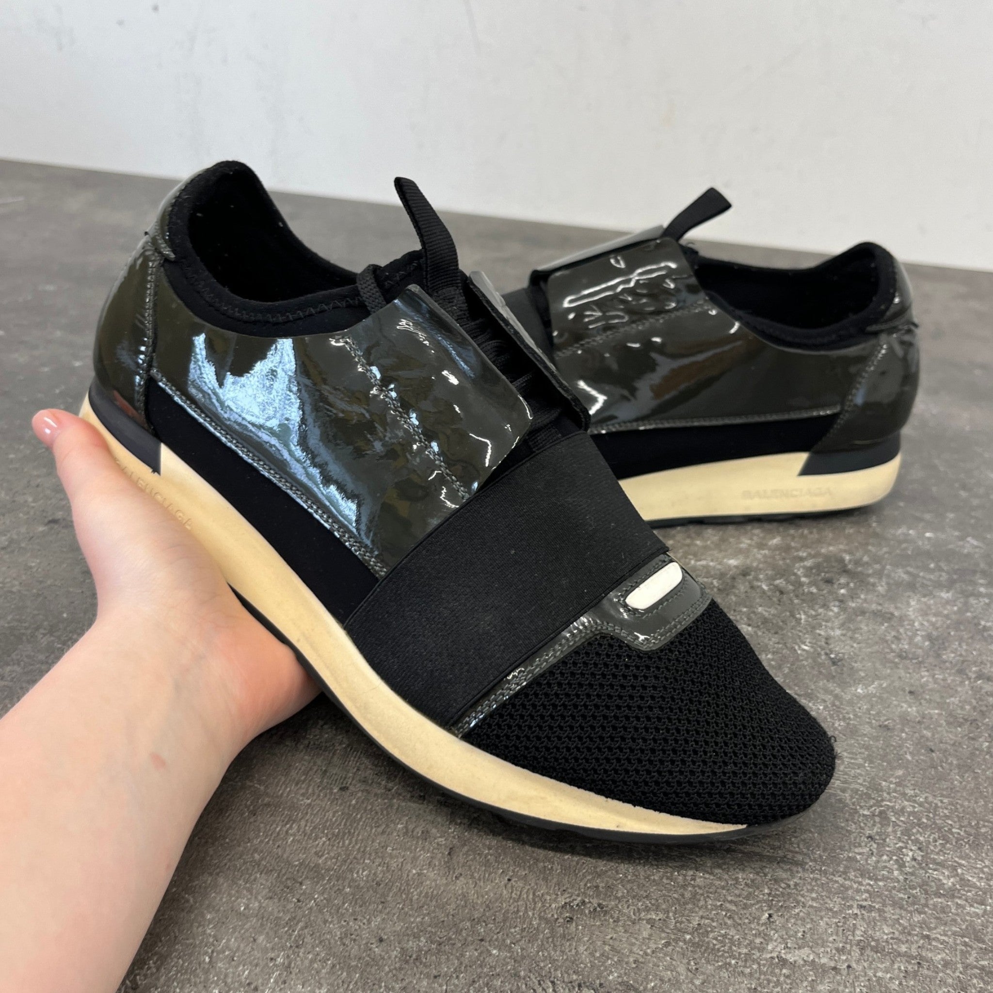 Men's Race Runner Low Trainers Black Size EU 41 / UK 7