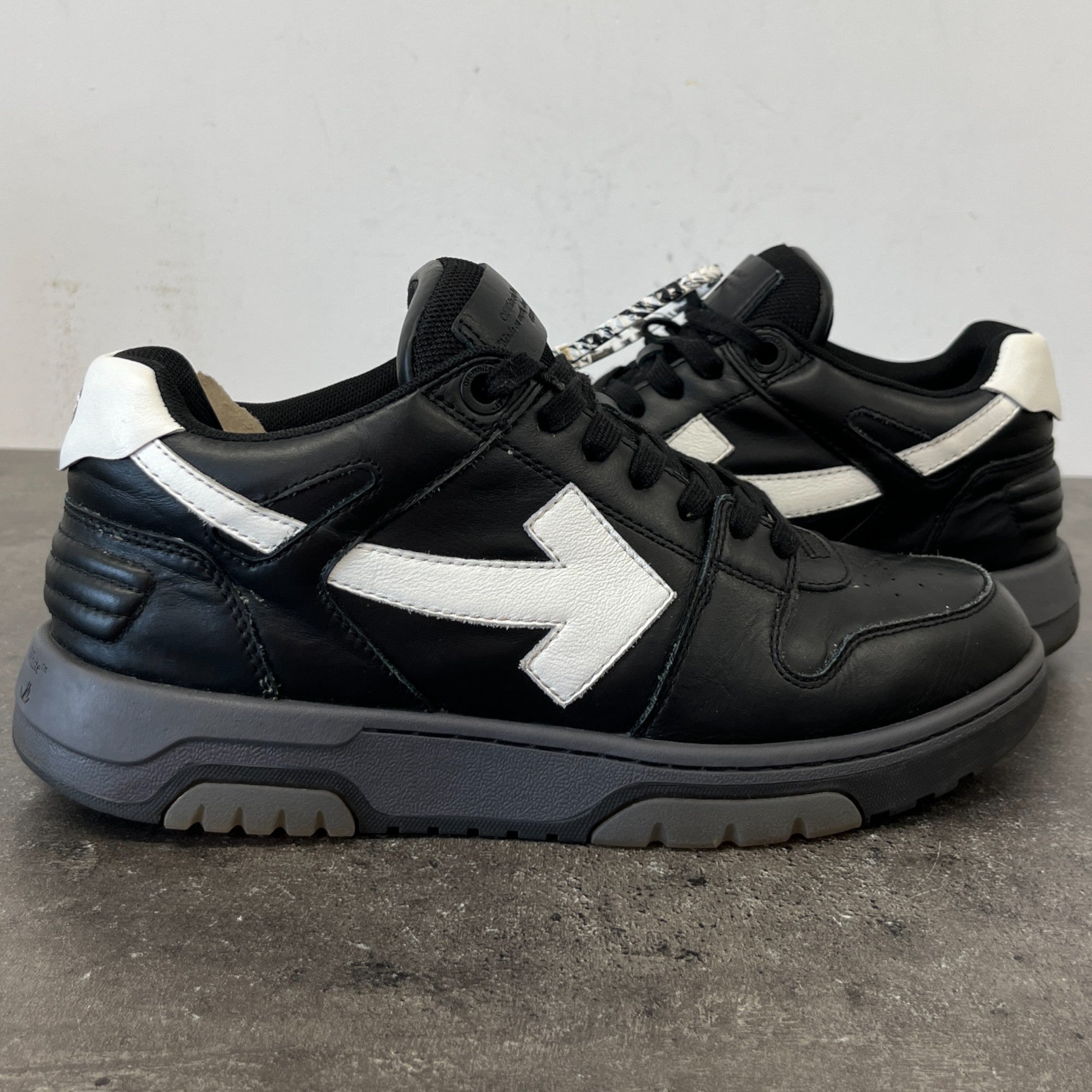 Men's Out Of Office Low Trainers Black Size EU 41 / UK 7