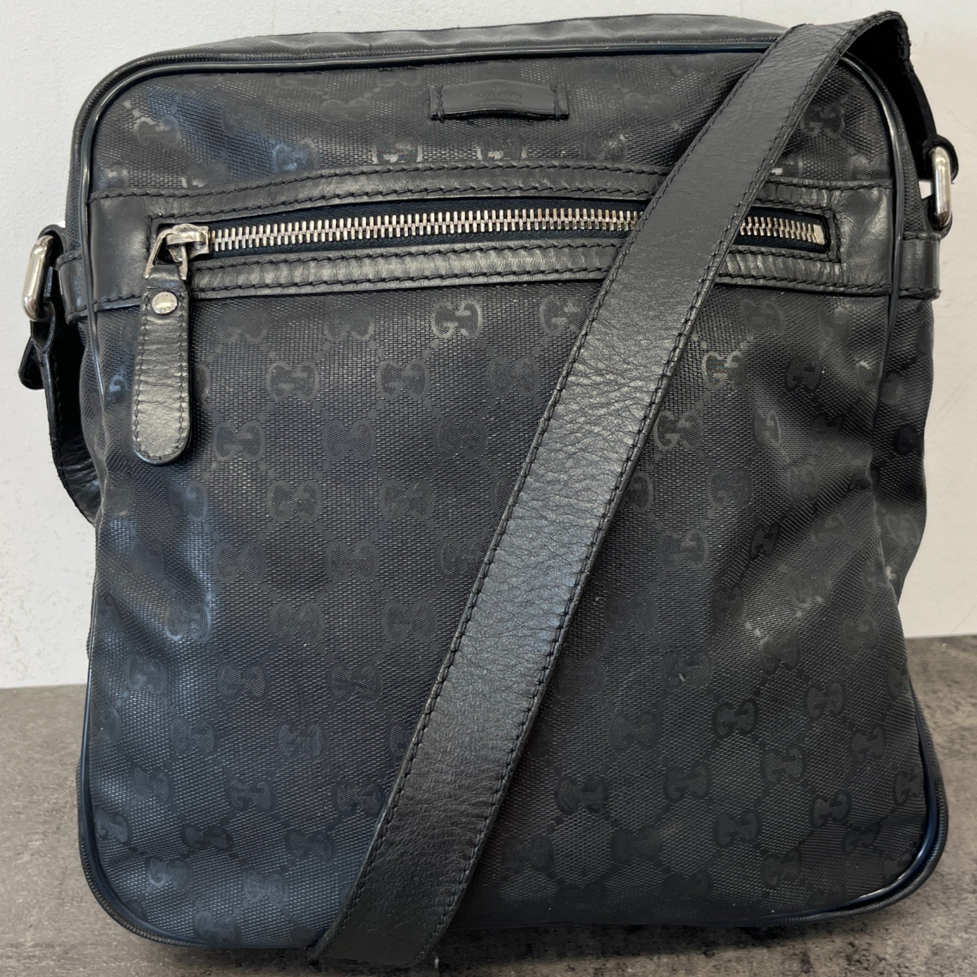 Men's Gg Supreme Messenger Bag Black
