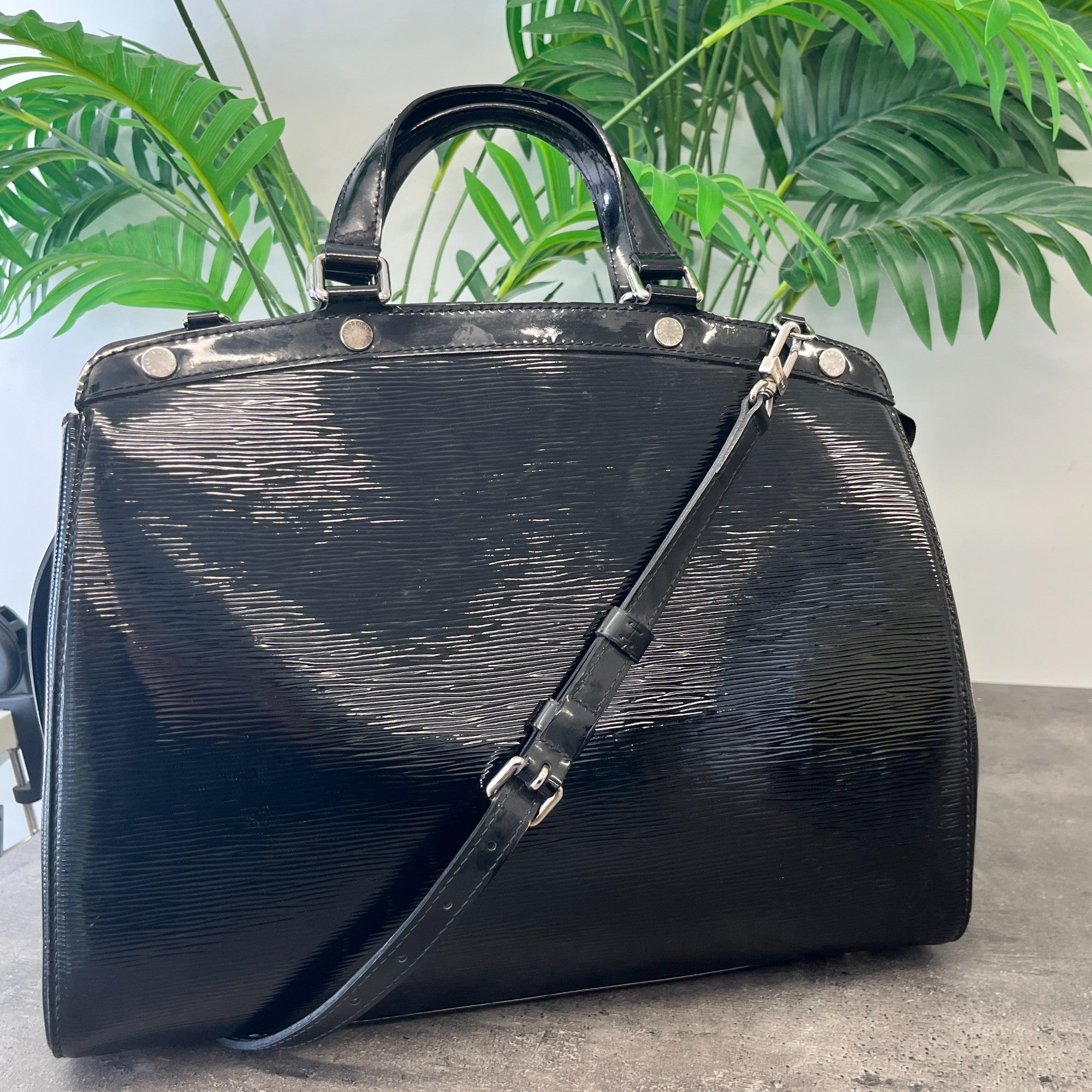 Women's Electric Epi Brea Mm Handbag Black