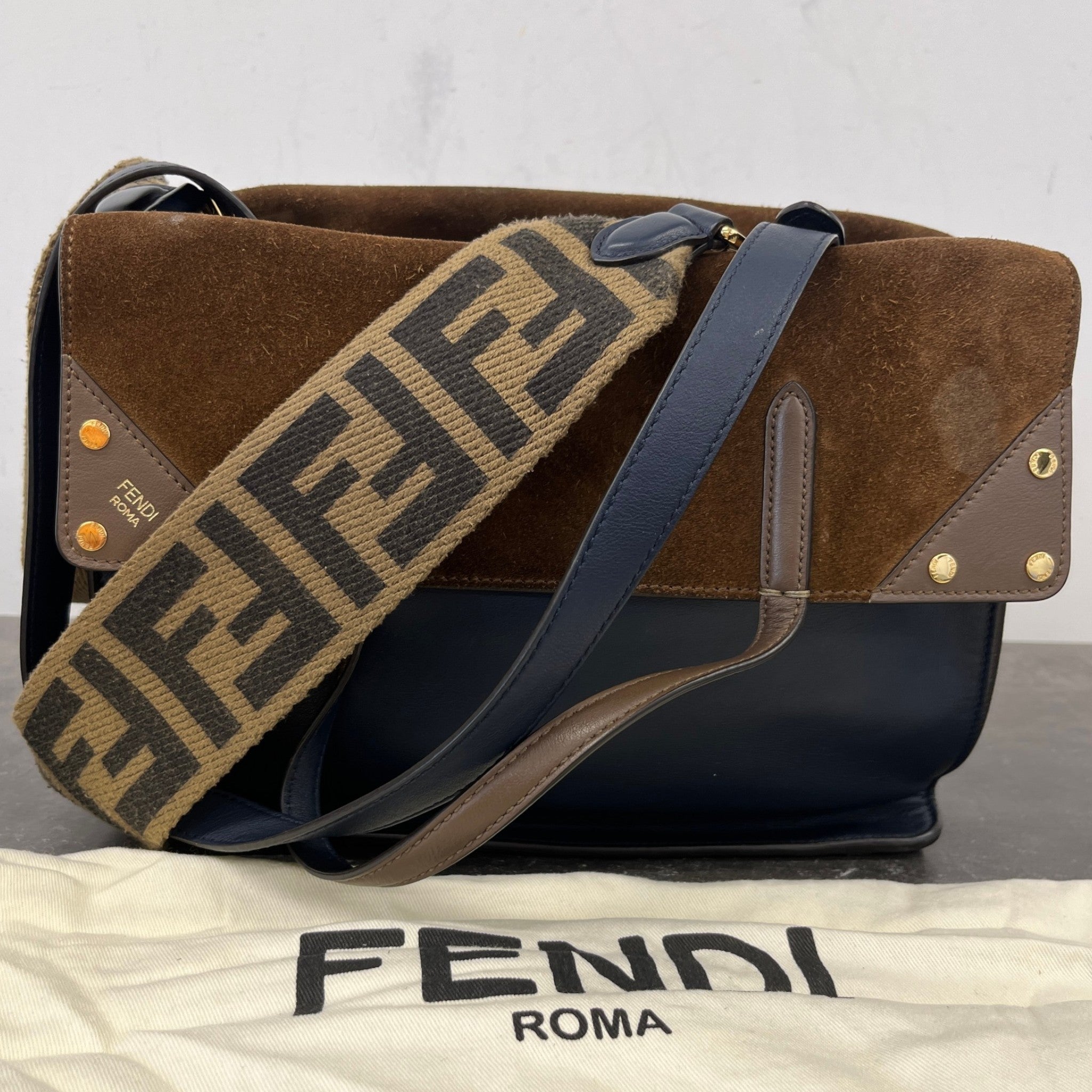 Women's Flip Ff Logo Strap Handbag Brown