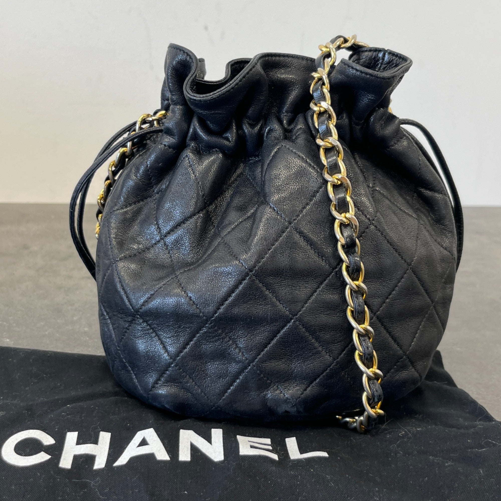 Women's Matelasse Chain Bucket Bag Black