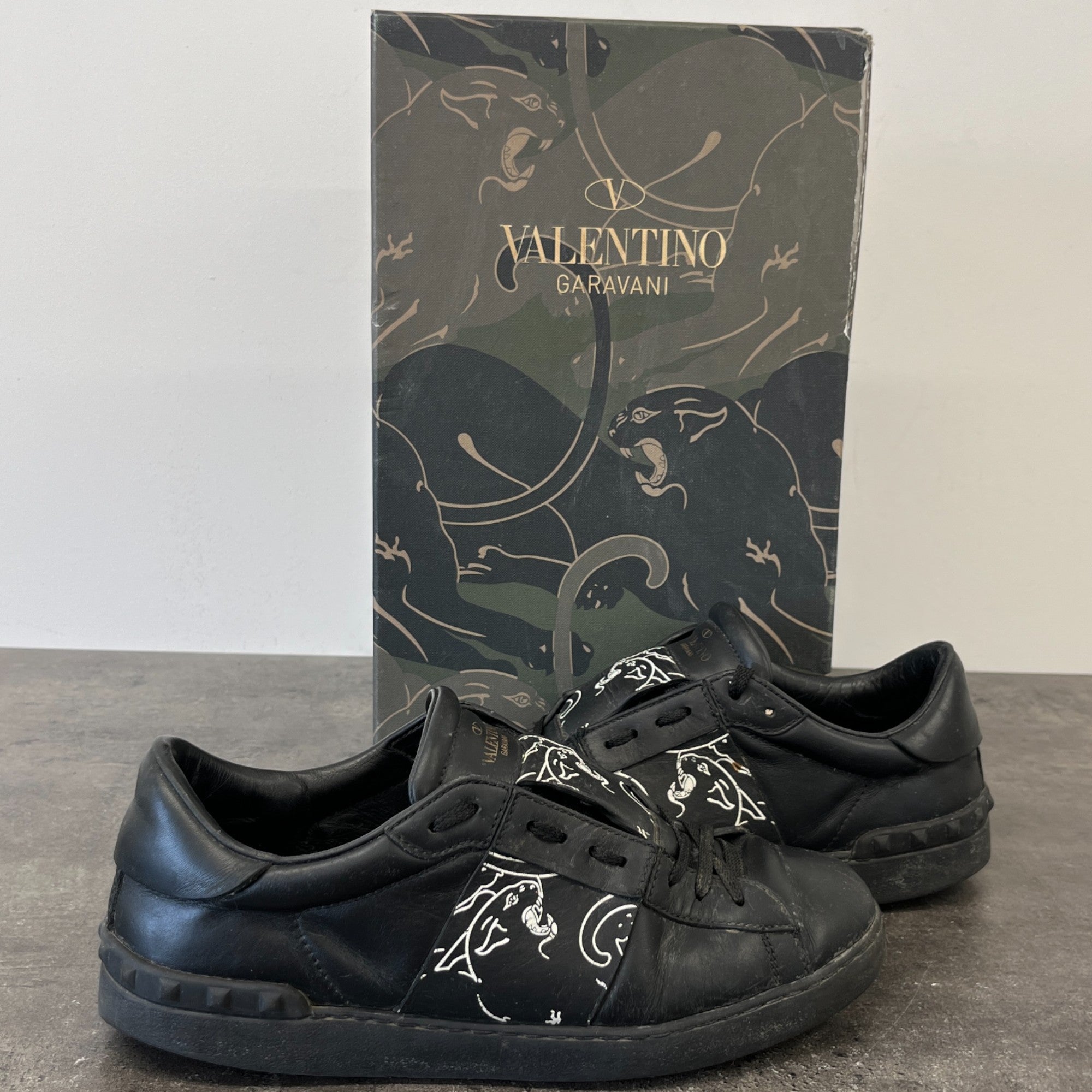 Men's Rockstud Pantha Low Trainers Black Size EU 40 / UK 6