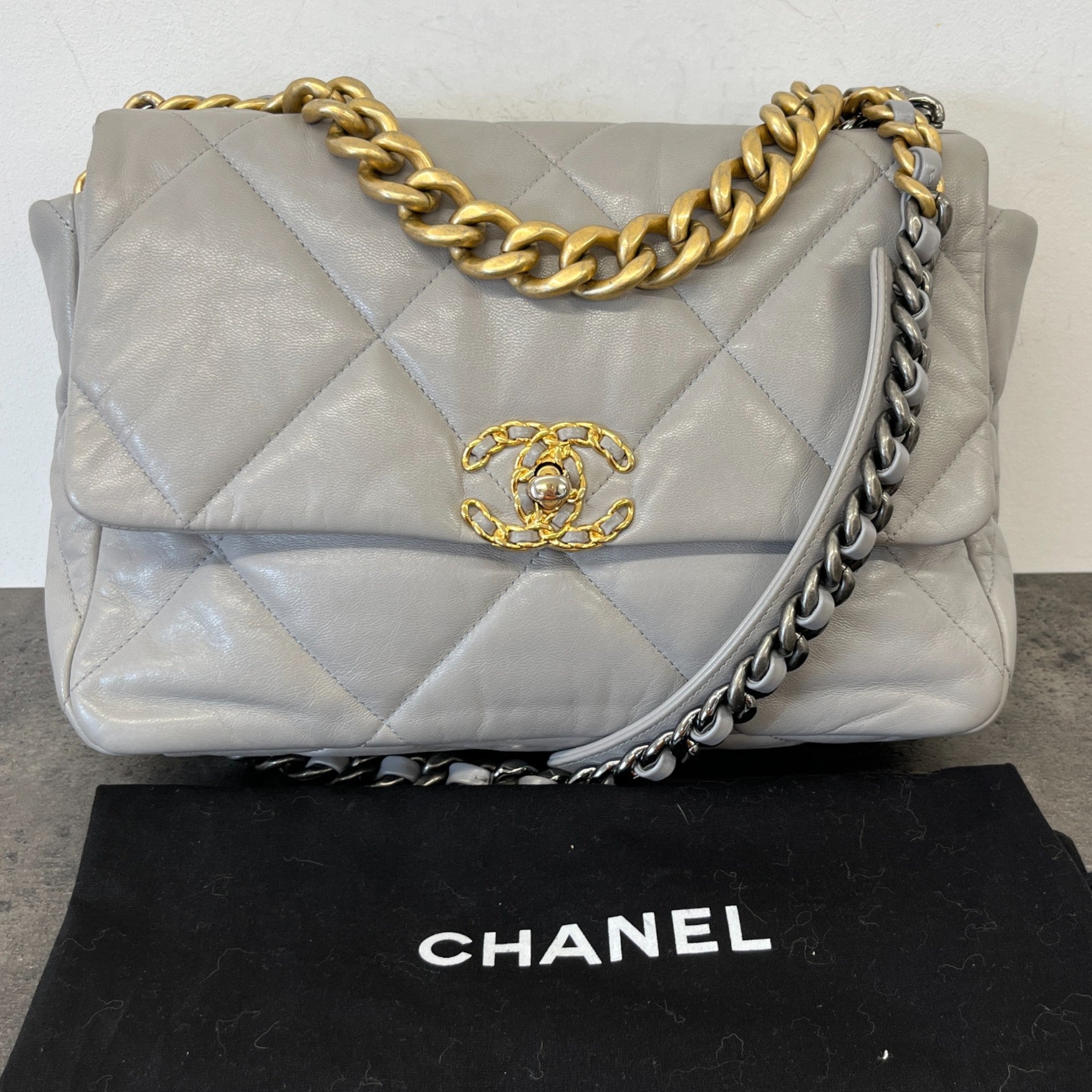 Women's Lambskin Quilted 19 Handbag Grey
