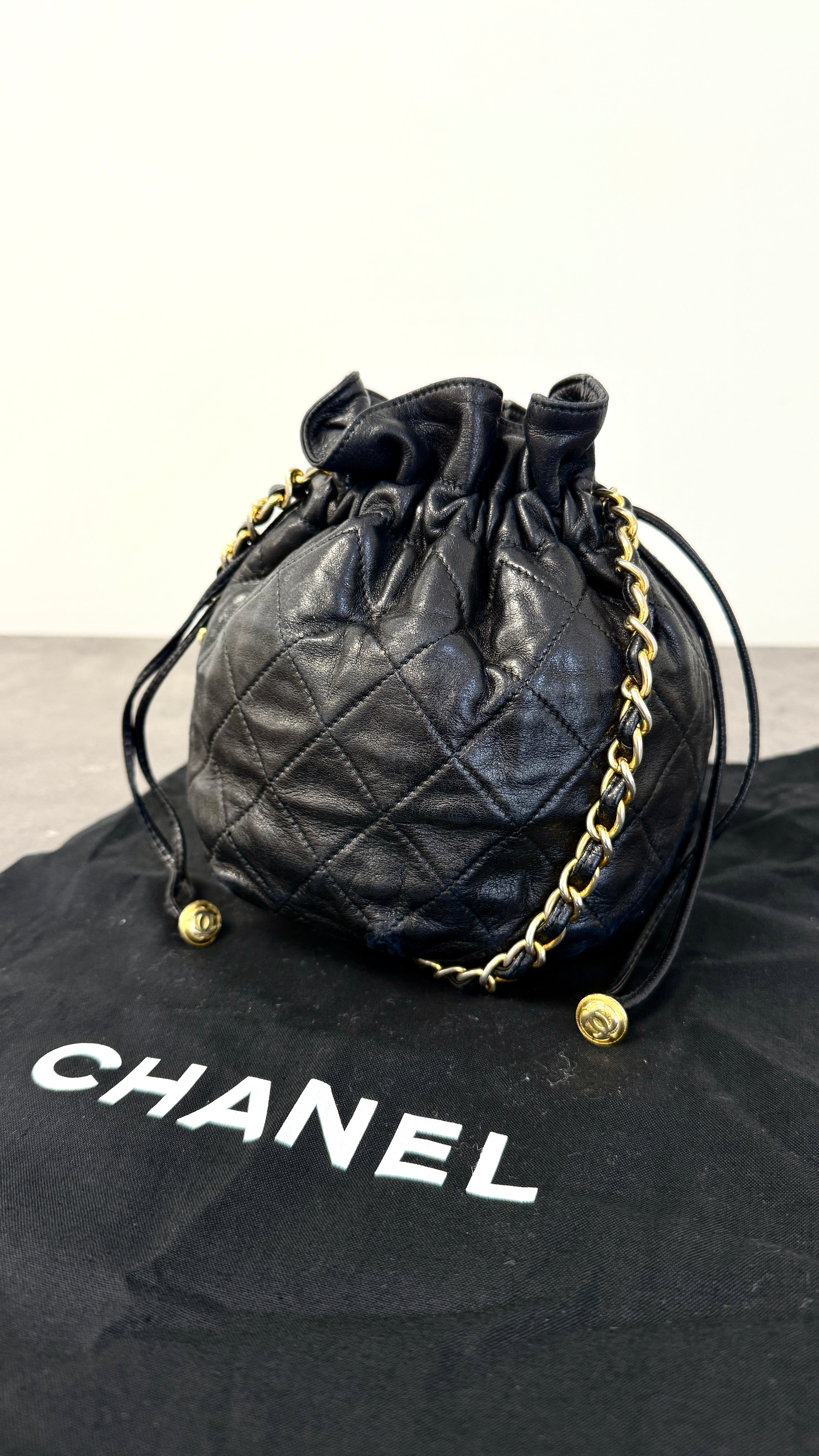 Women's Matelasse Chain Bucket Bag Black
