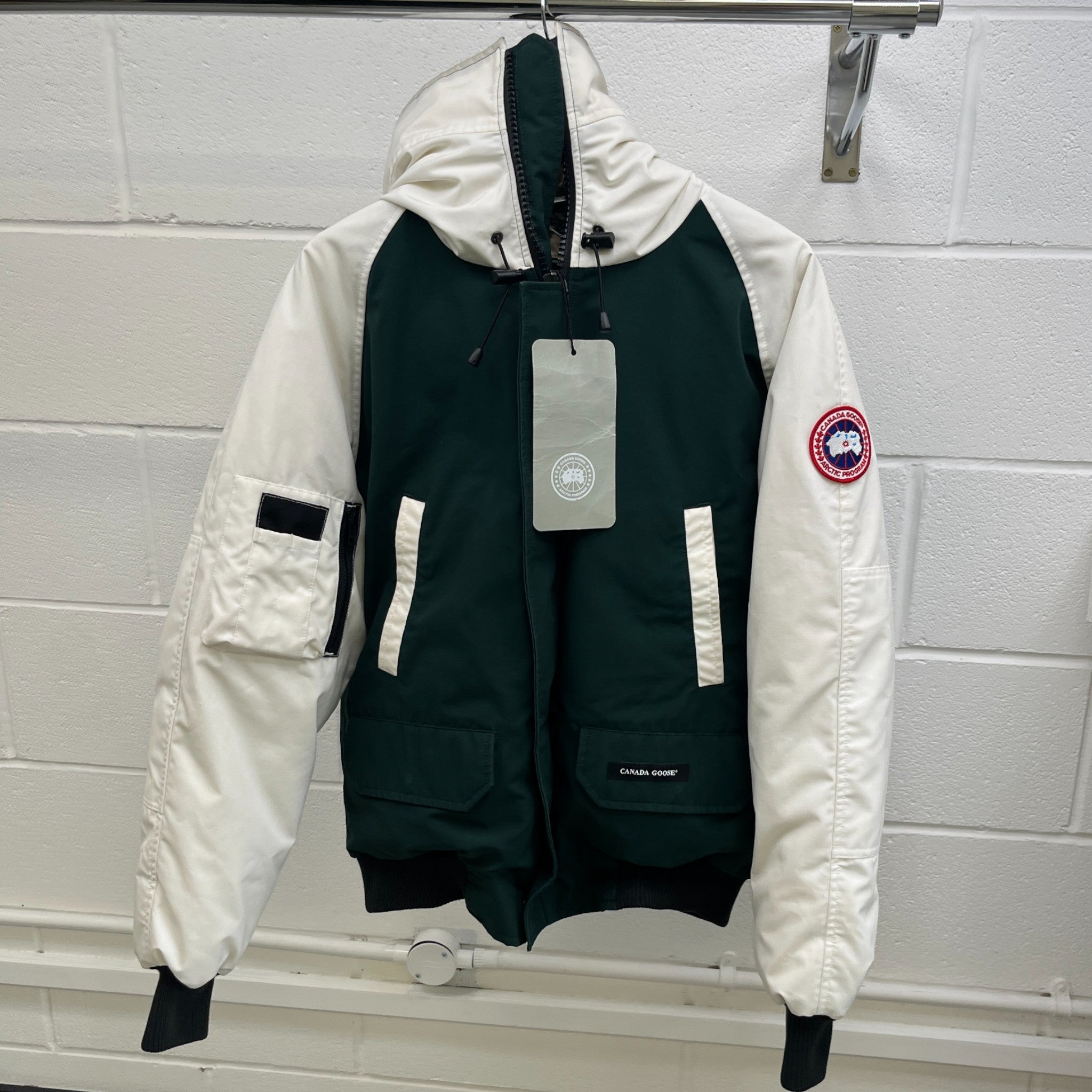 Chilliwack Panelled Arctic-Tech Bomber Down Jacket Green Size M