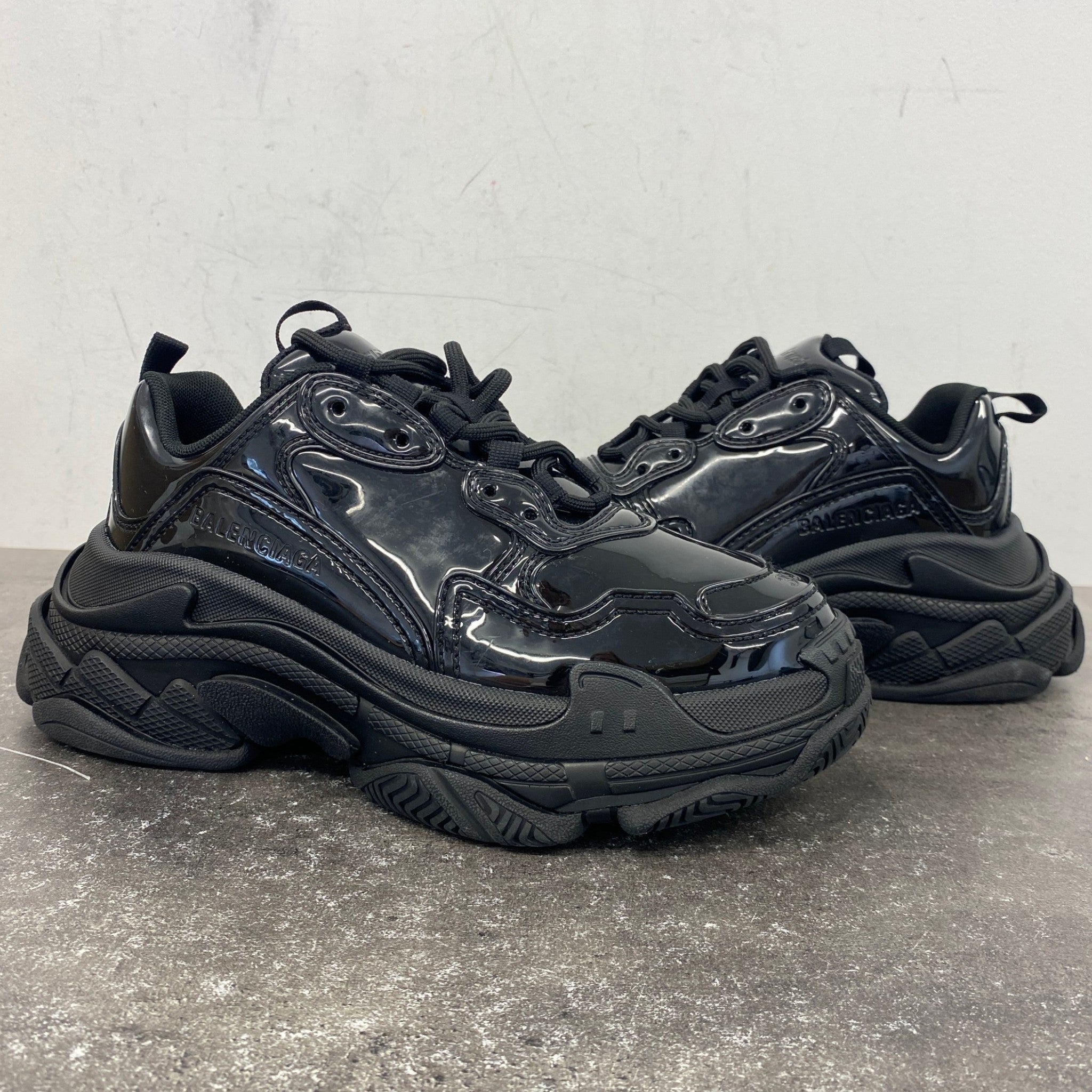 Women's Triple S Low Trainers Black Size EU 38 / UK 5