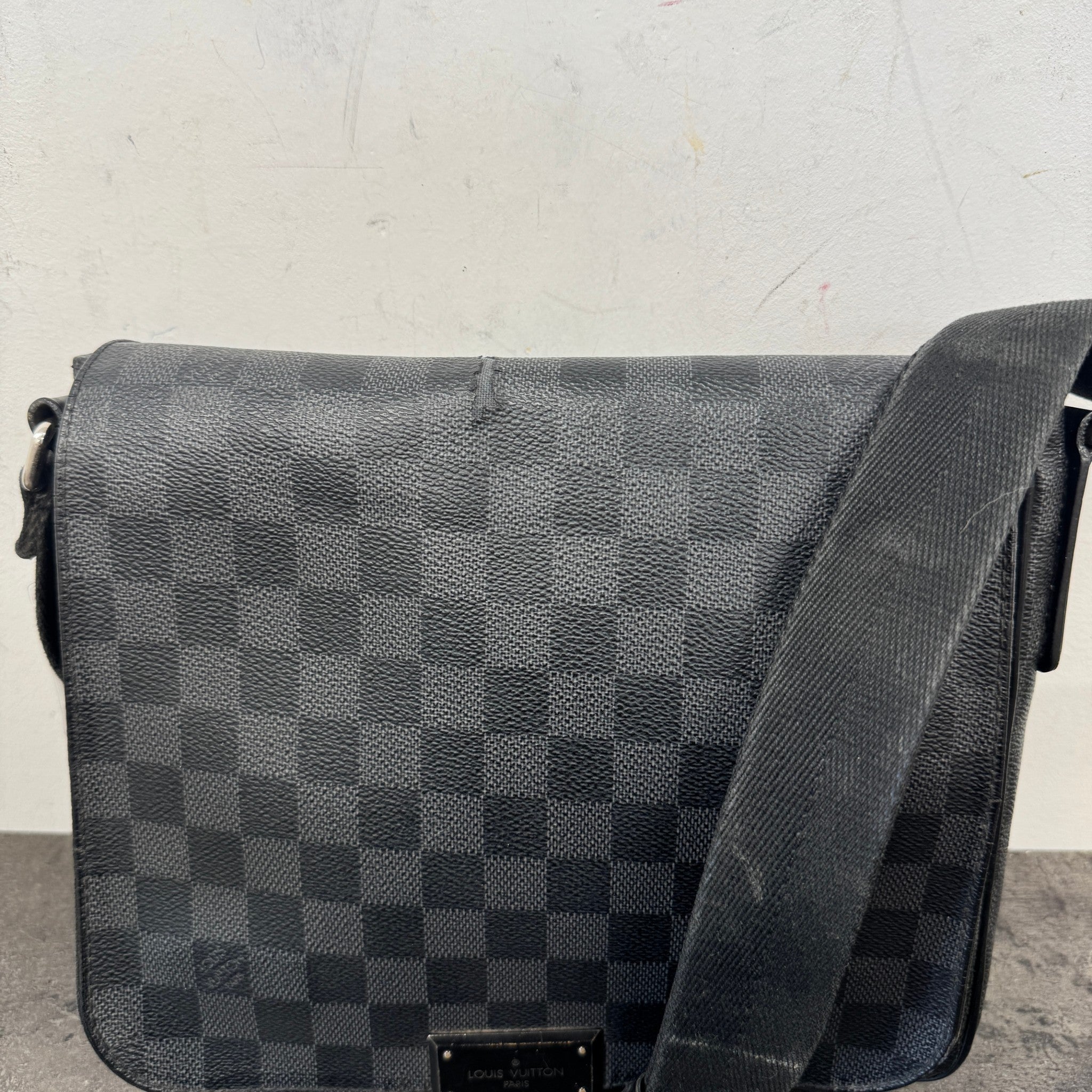 Men's Damier Graphite District Pm Messenger Bag Black