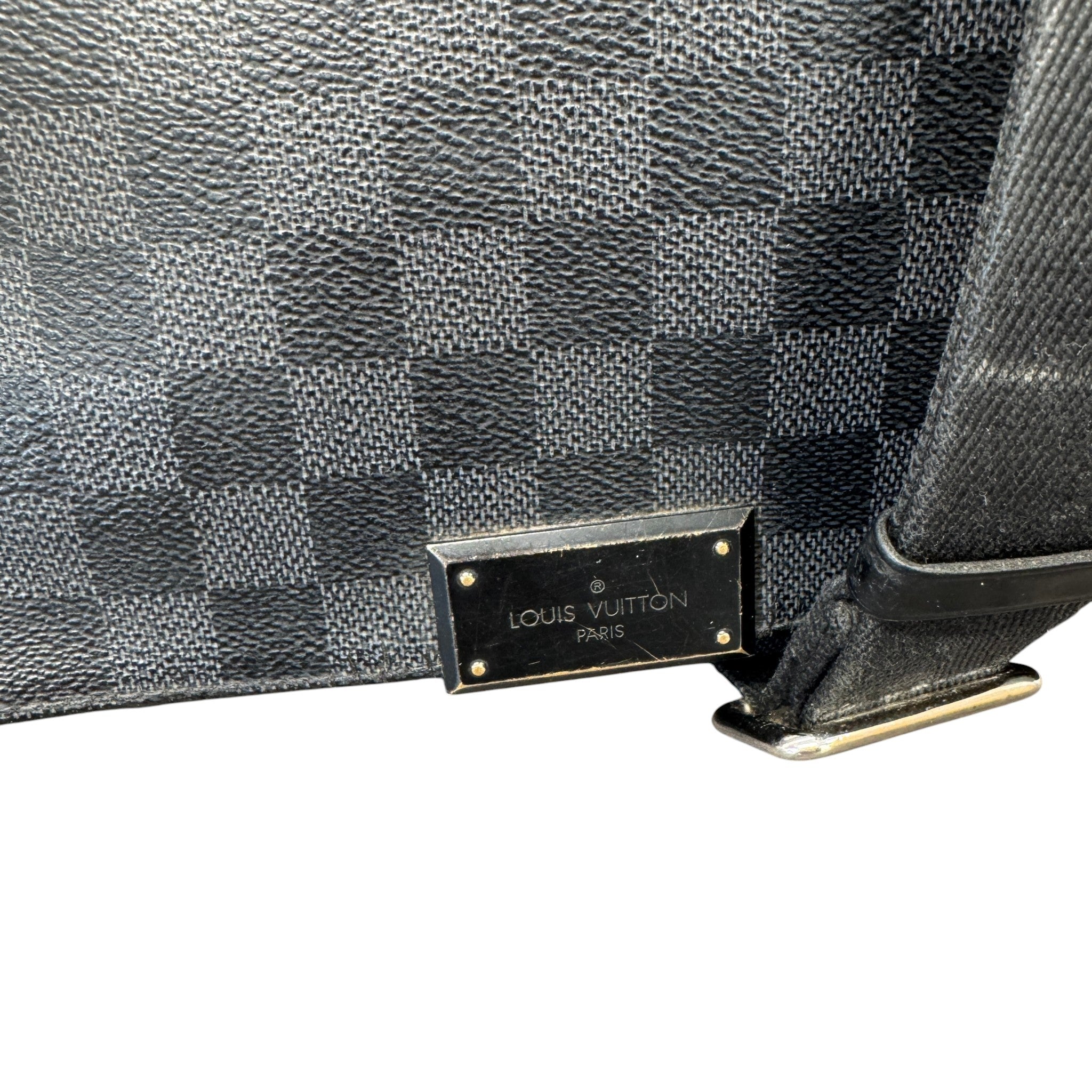 Men's Damier Graphite District Pm Messenger Bag Black