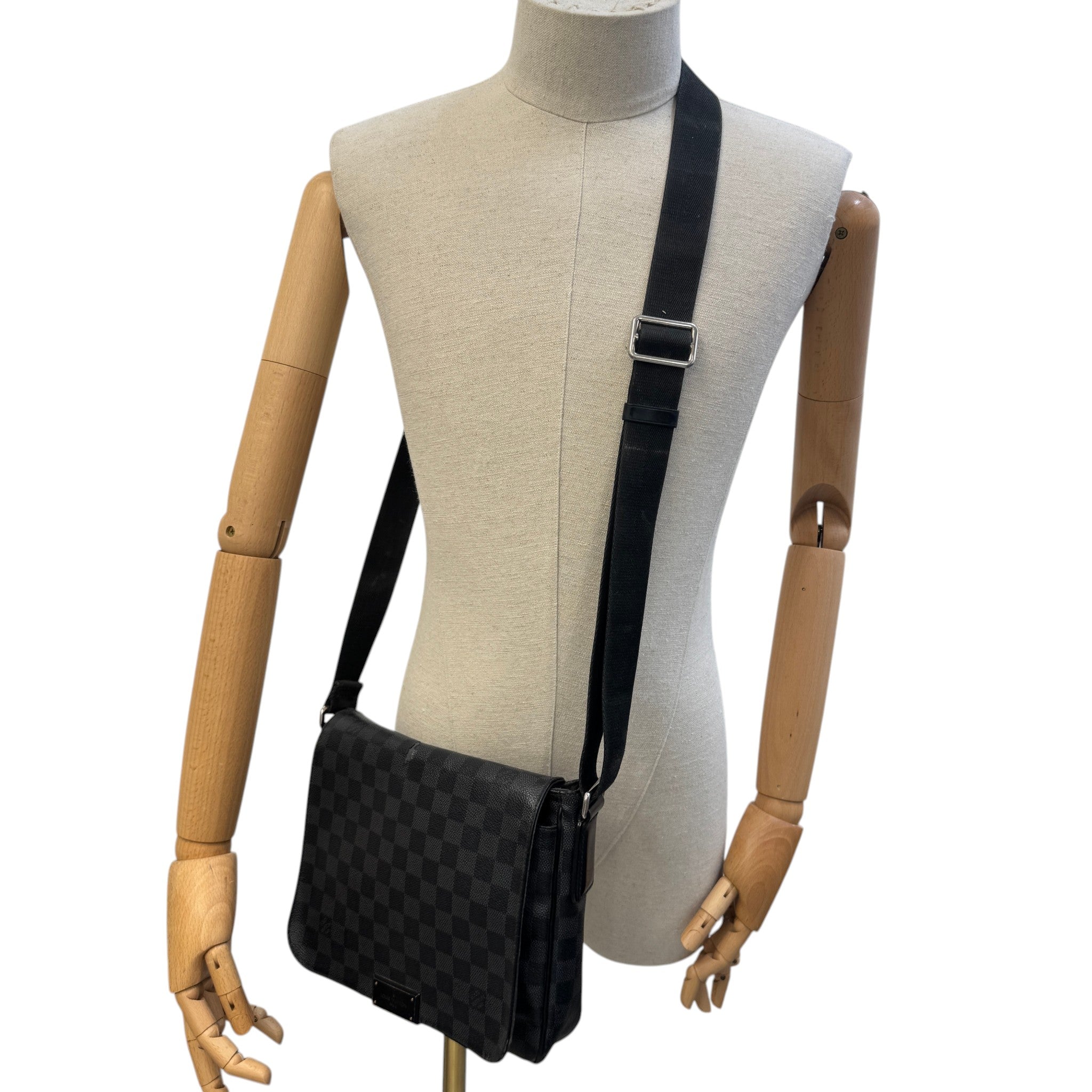 Men's Damier Graphite District Pm Messenger Bag Black