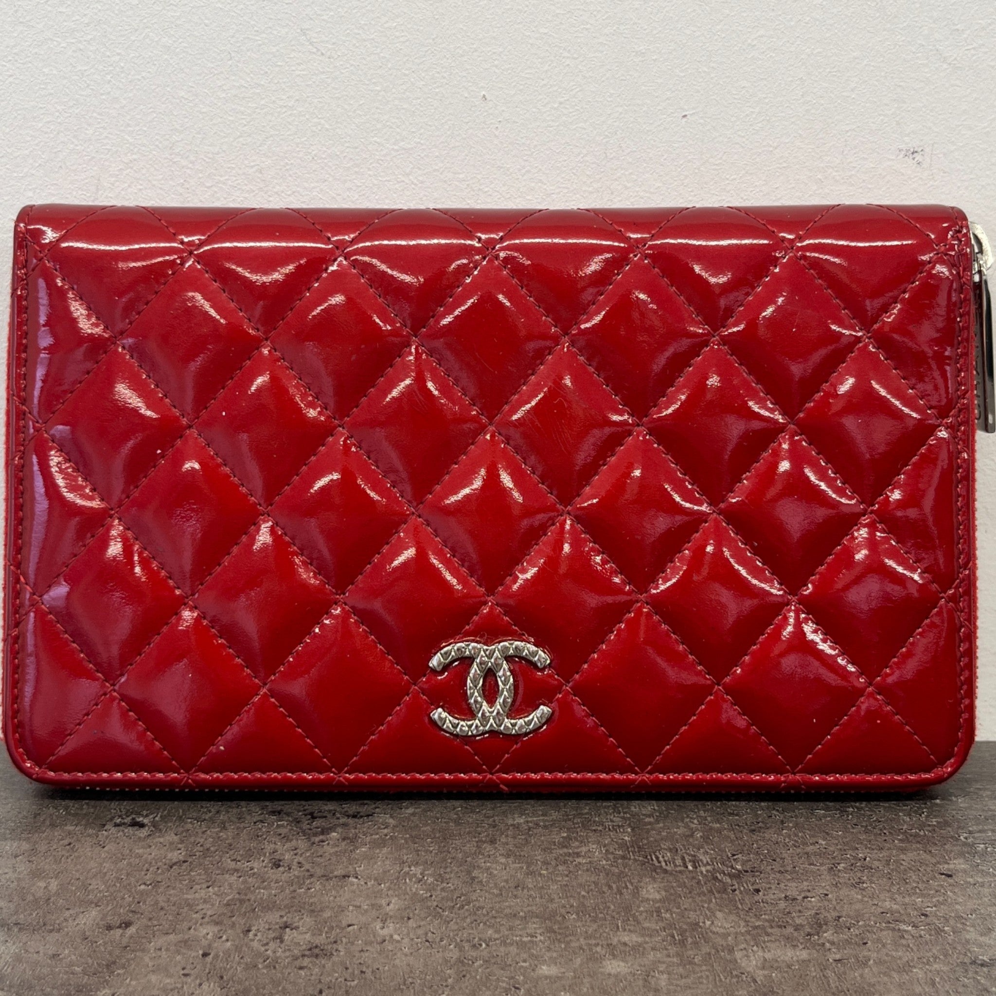 Women's Zip-Around Purse Red