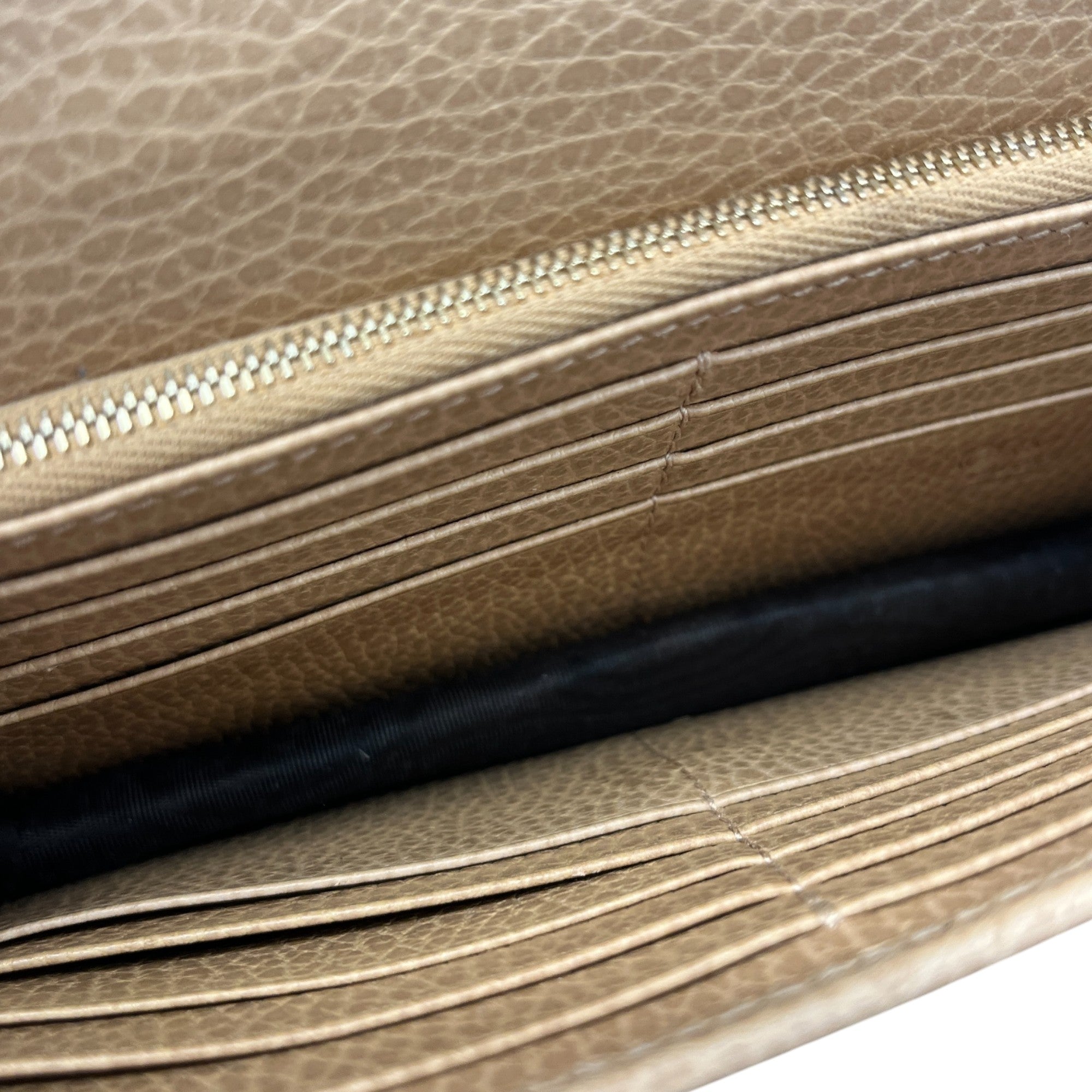 Women's Interlocking G Crossbody Bag Beige