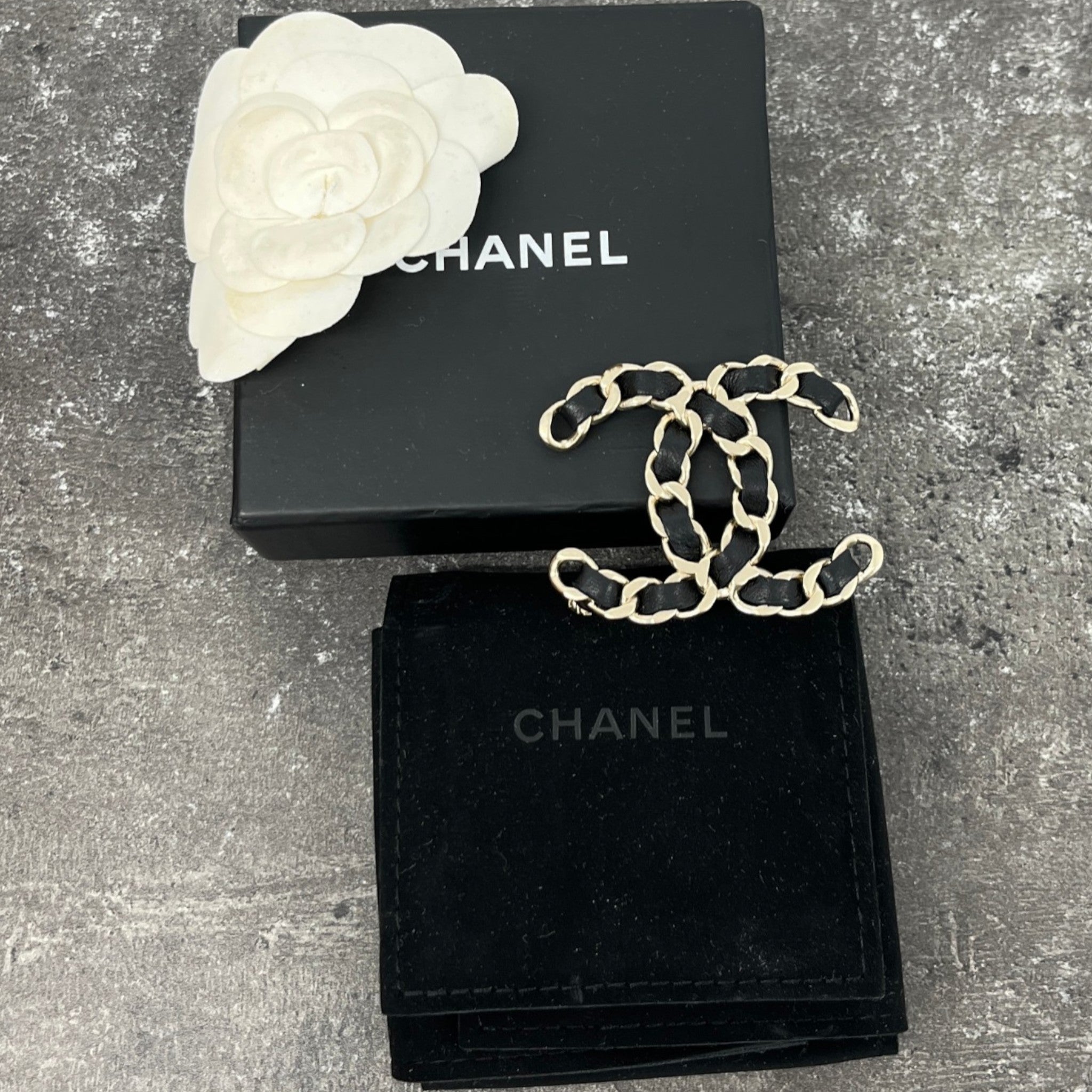 Women's Cc Brooch Black