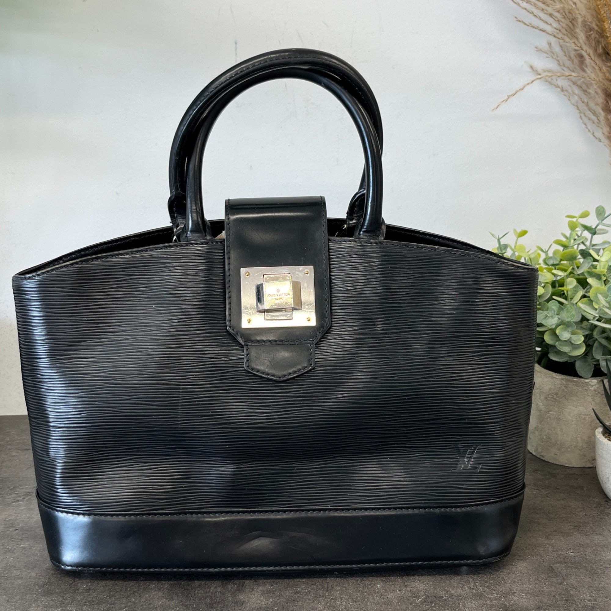 Women's Epi Mirabeau Pm Handbag Black