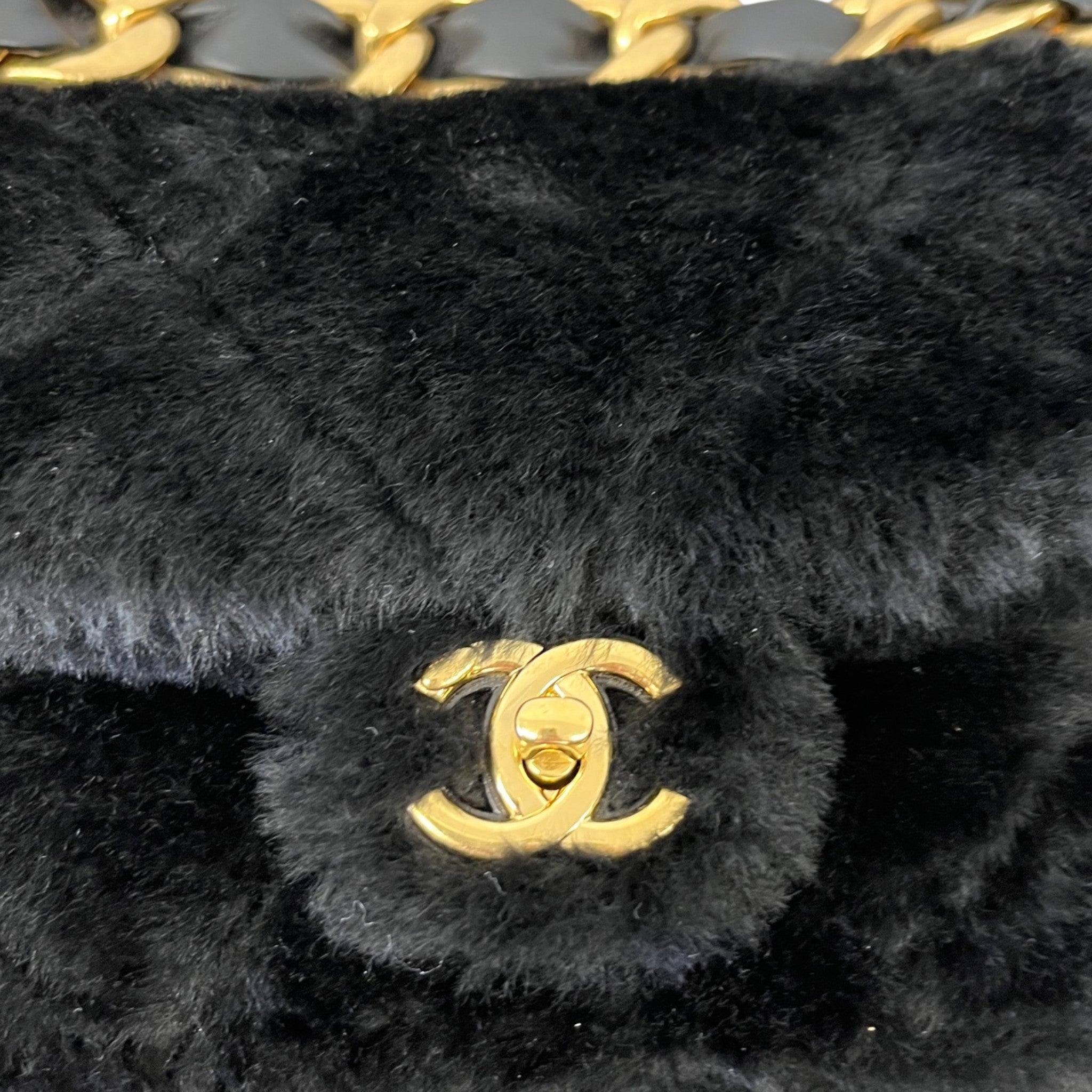 Women's 2022 Coconing Flap Bag Black