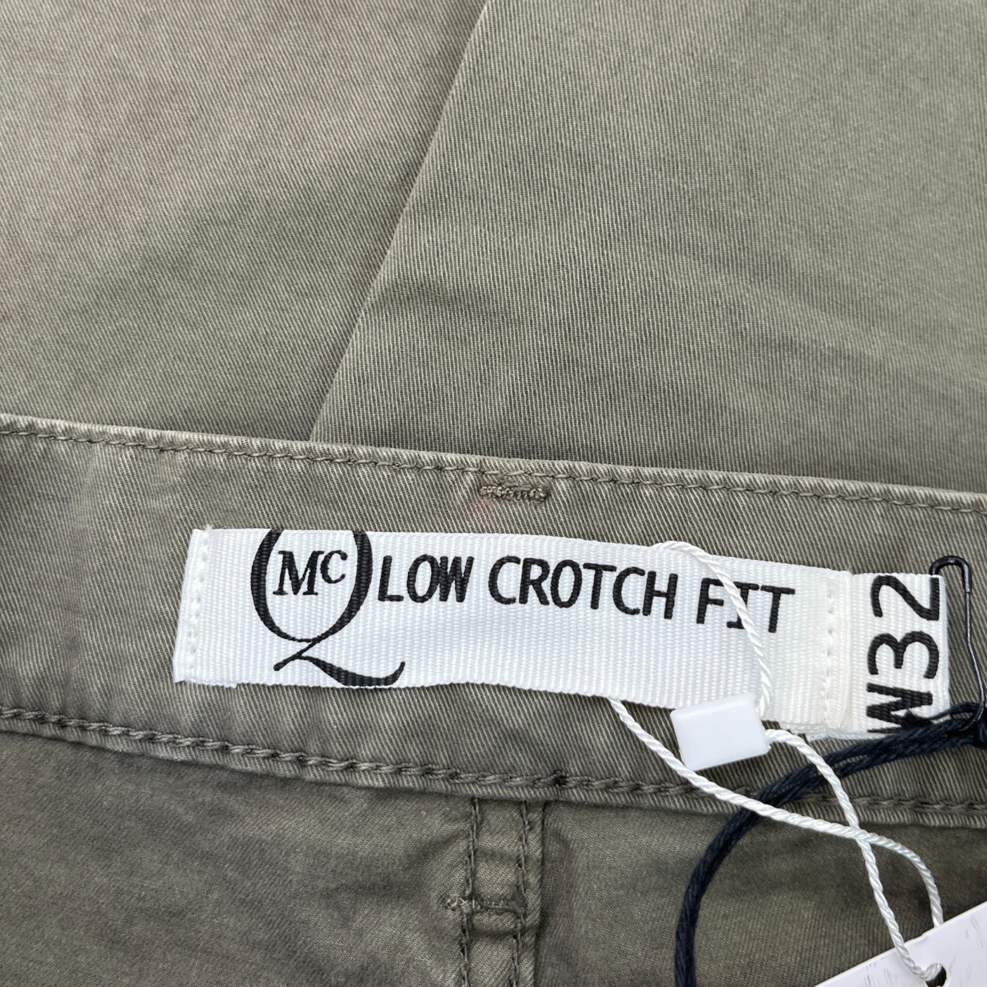Men's Plaque Logo Jeans Khaki Size Waist 32"