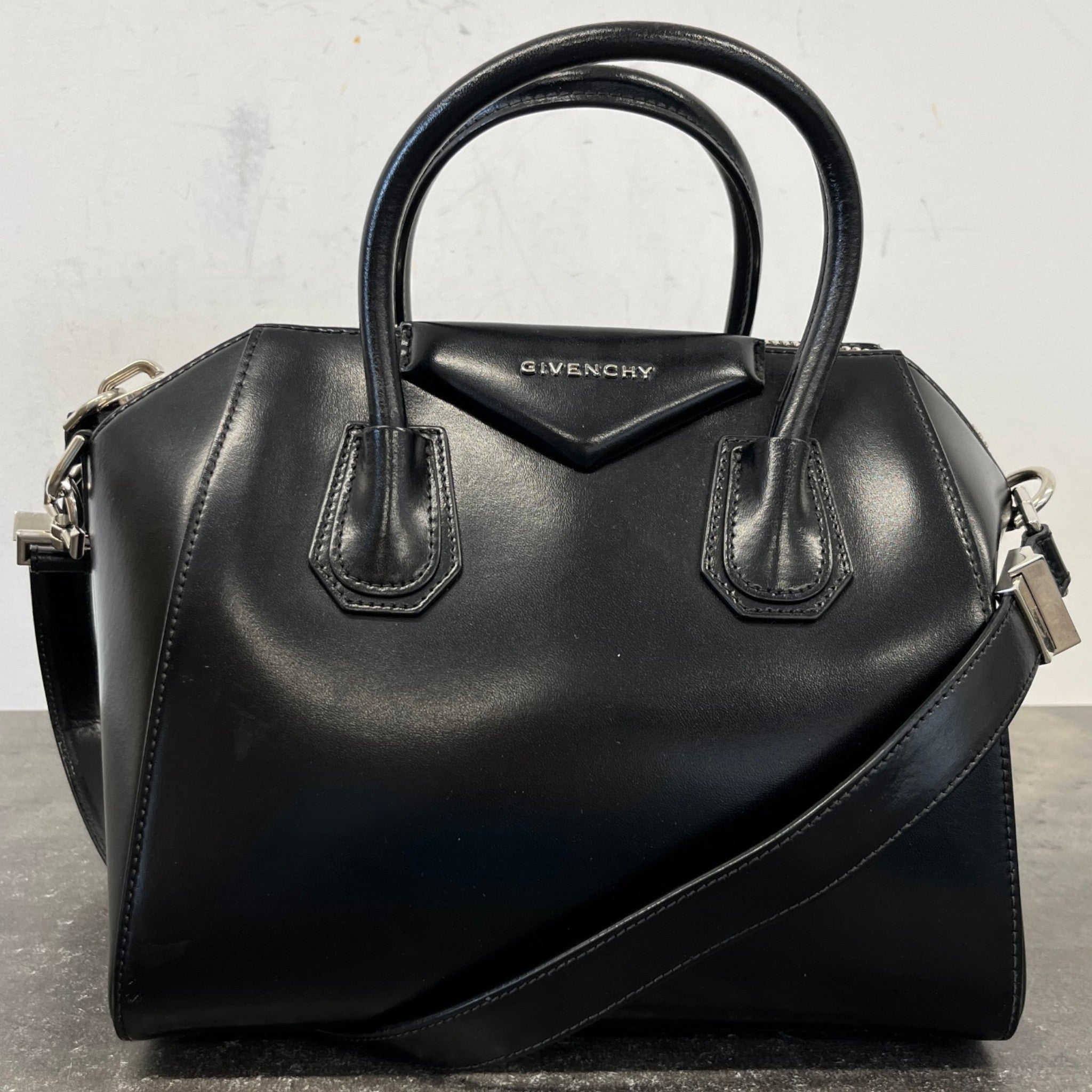 Women's Medium Antigona Handbag Black