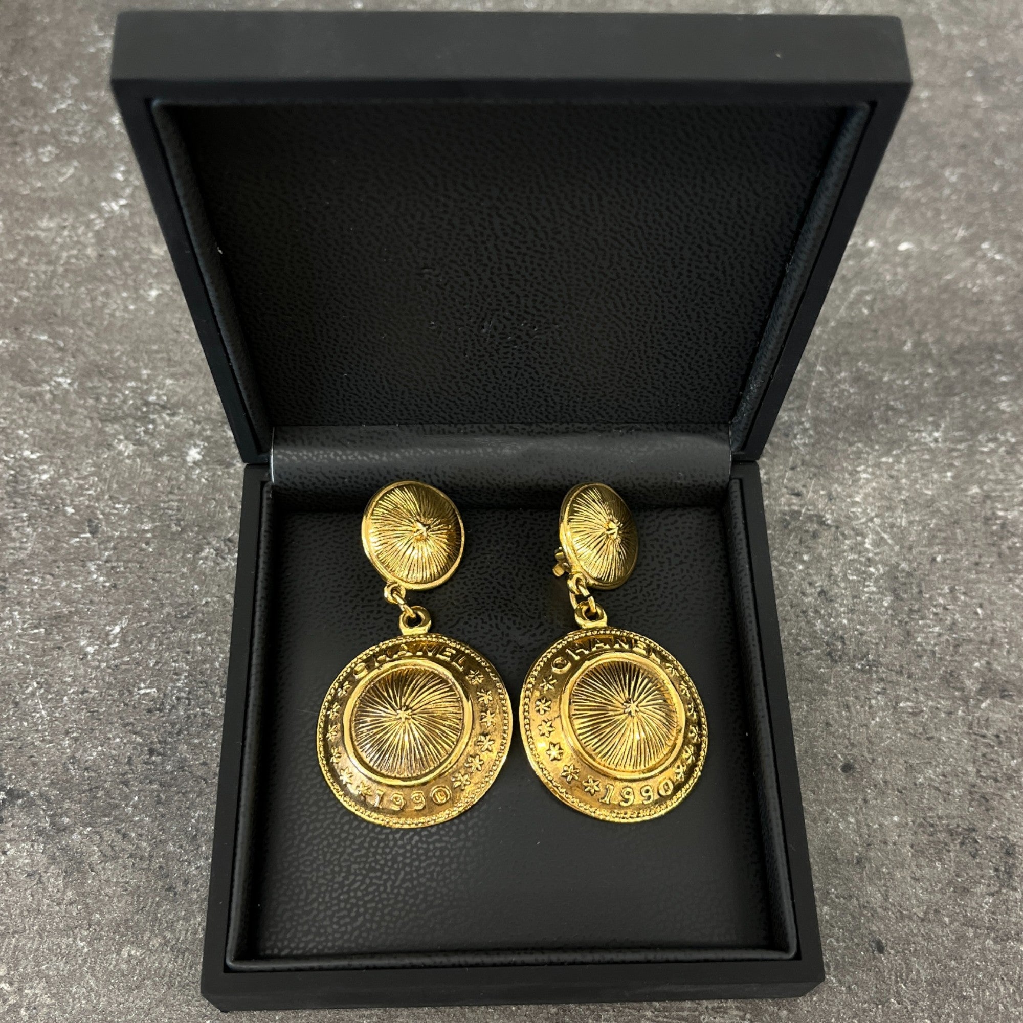 Women's 1990 Vintage Byzantine Revival Clip-On Earrings Gold