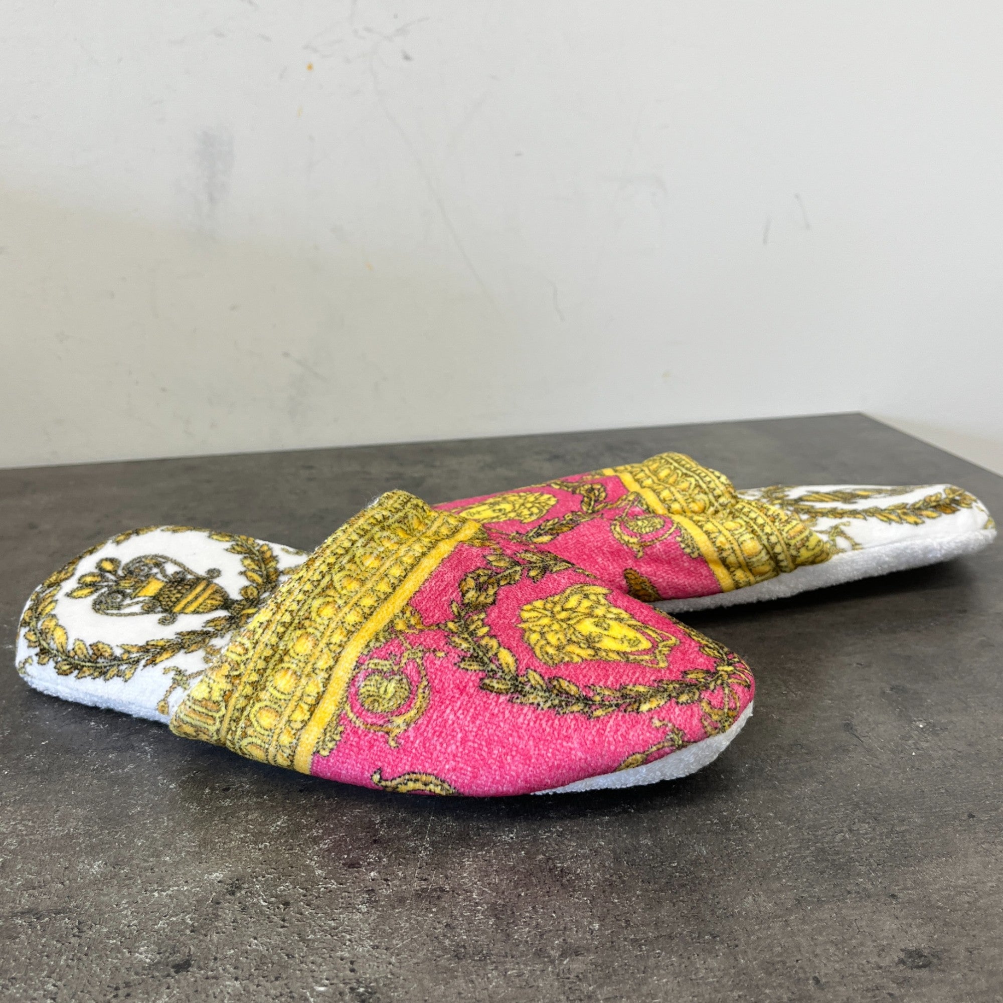 Women's Medusa Renaissance Print Slippers Pink Size EU 40 / UK 7
