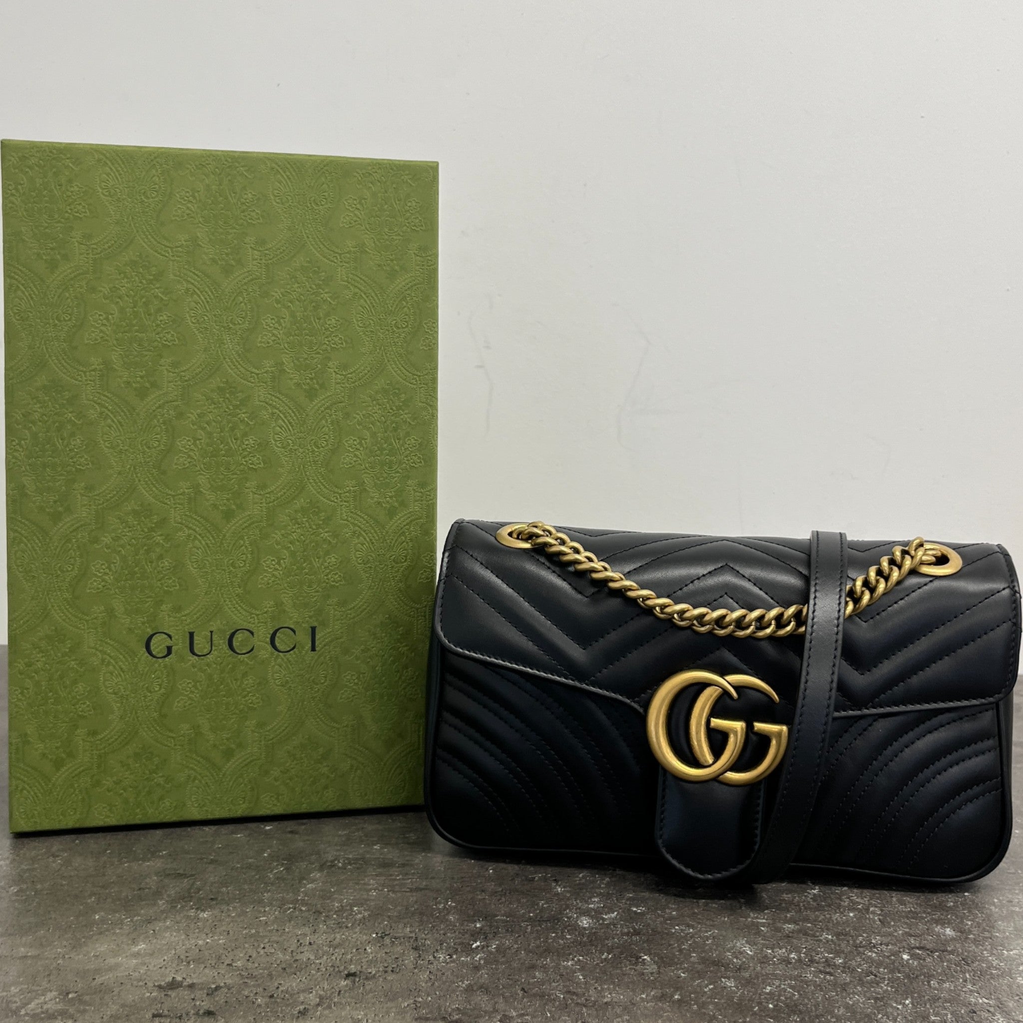 Women's Gg Marmont Matelasse Handbag Black