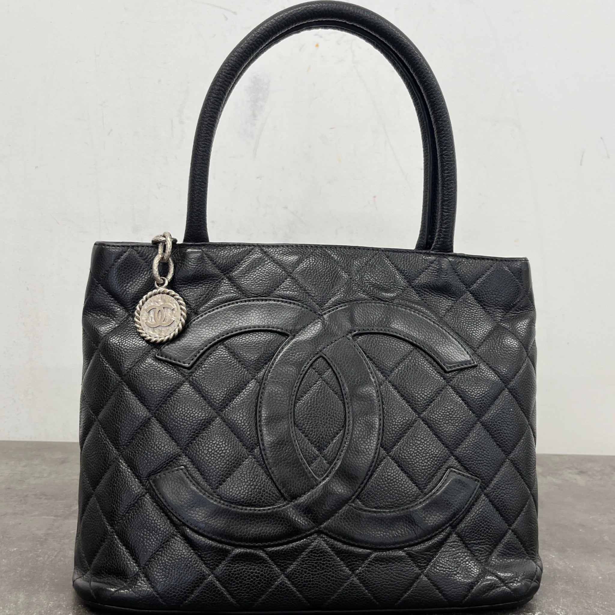 Women's Medallion Tote Bag Black