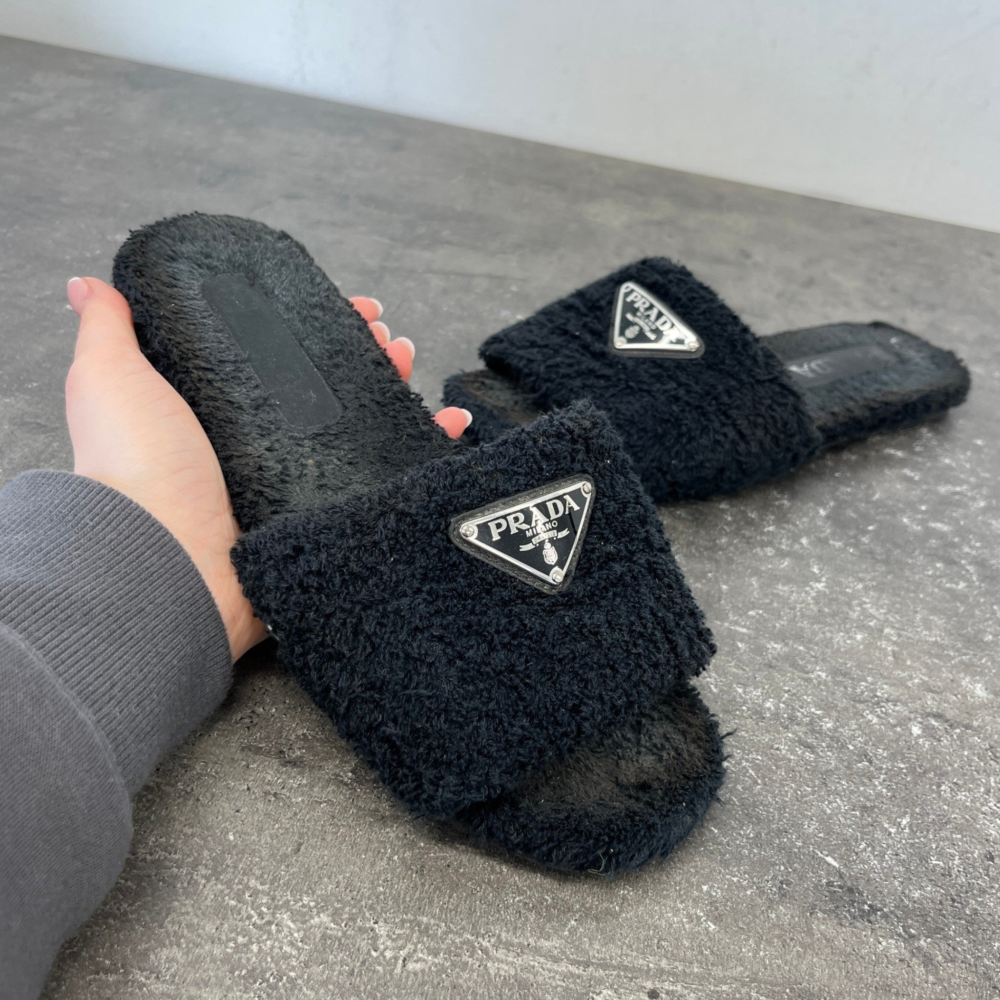 Women's Shearling Plaque Logo Slides Black Size EU 37 / UK 4